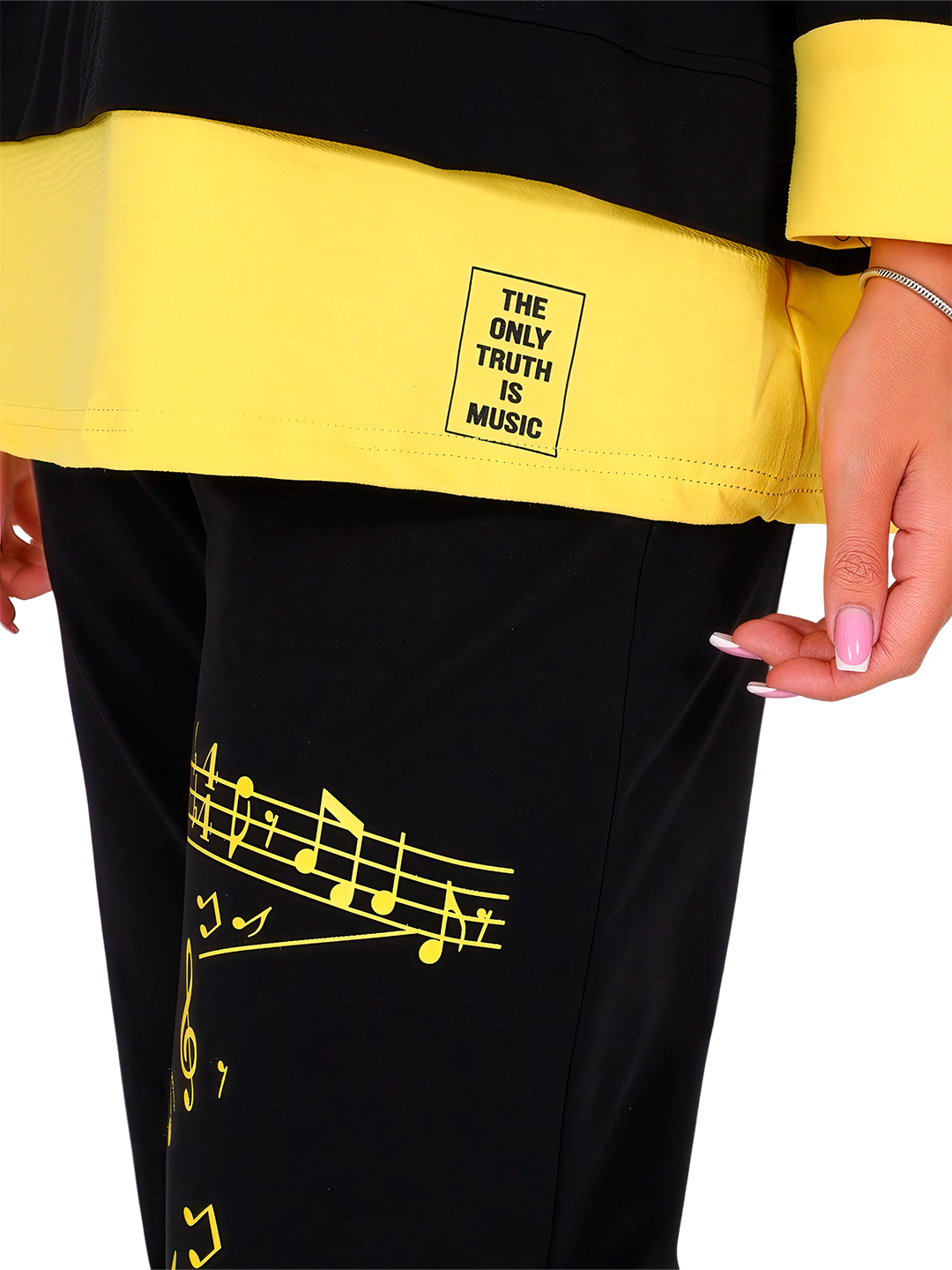 Rus lesbiyan pornosi: Onam oz irodasiga qarshi qizini belbog bilan sikadi