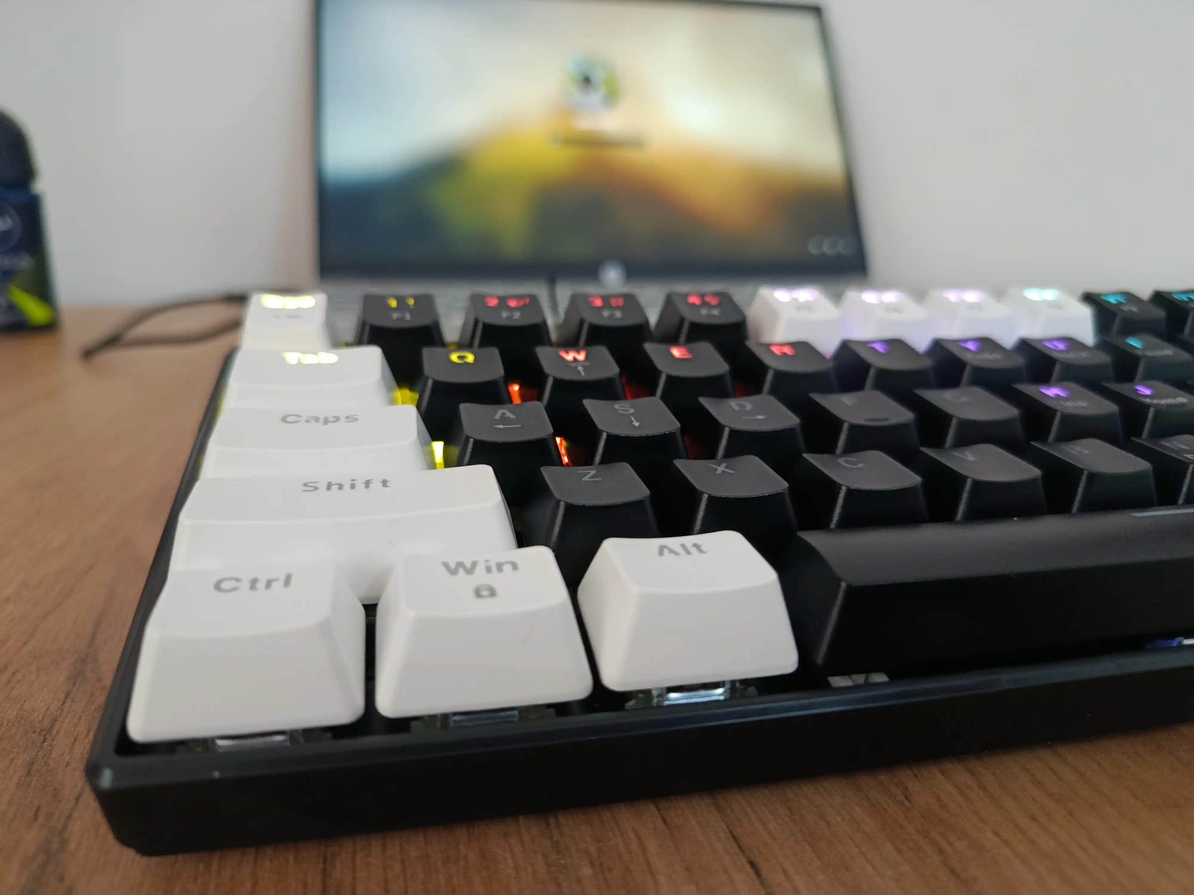 Zifrind Rgb mexanik o‘yin klaviaturasi, 98 ta o‘yin tugmasi va multimedia bilan yoritilgan