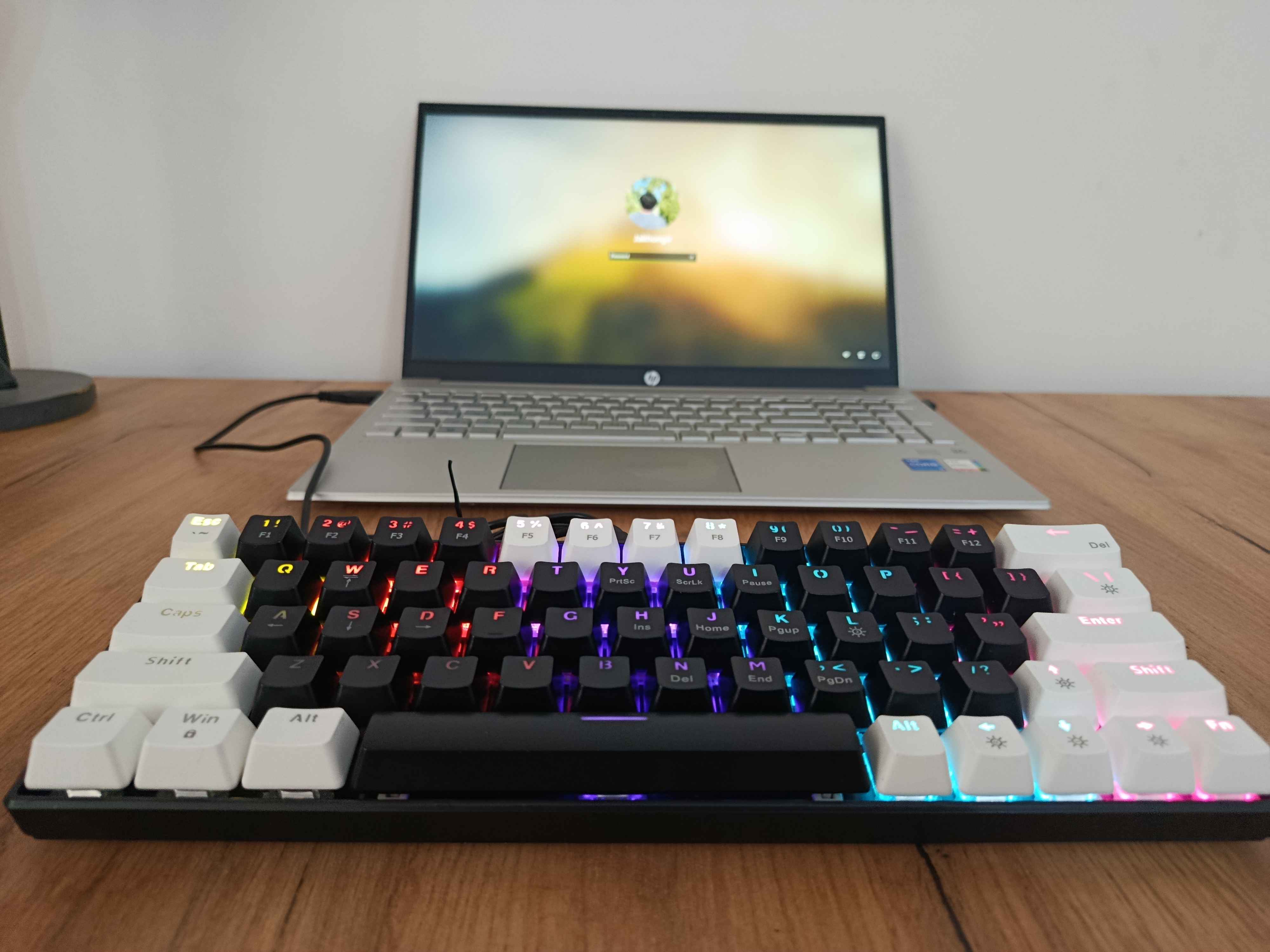 Zifrind Rgb mexanik o‘yin klaviaturasi, 98 ta o‘yin tugmasi va multimedia bilan yoritilgan