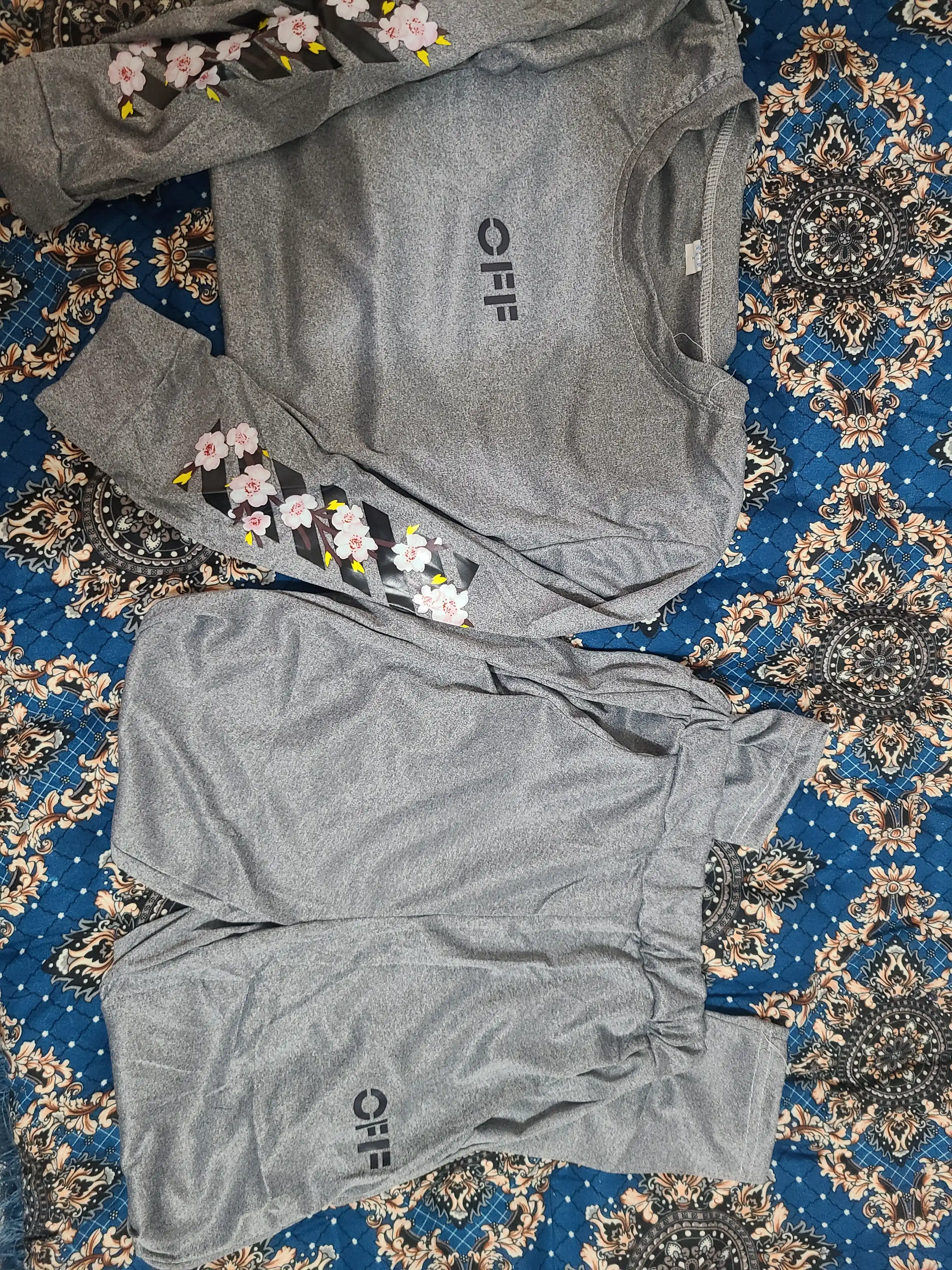 Ayollar sport kostyumi
