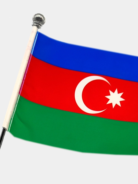 Zanglamaydigan po'latdan yasalgan bayroq ustunidagi 15*21 bayroqlar