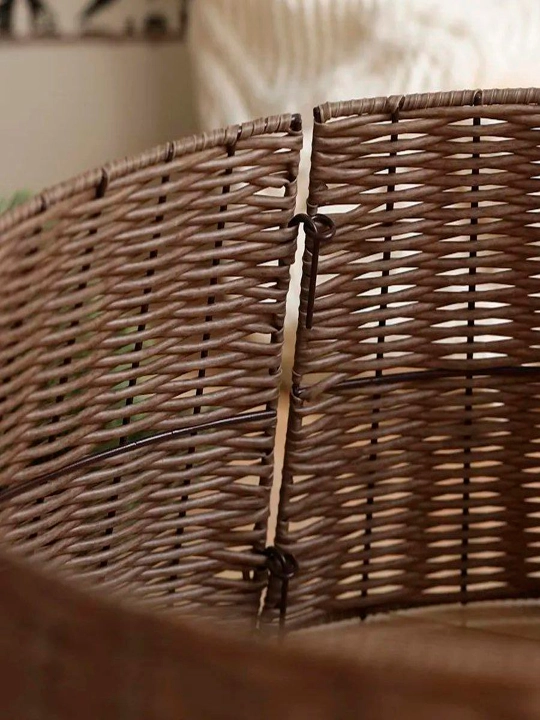 Rattan bilan to'qilgan, yangi yil daraxt savati