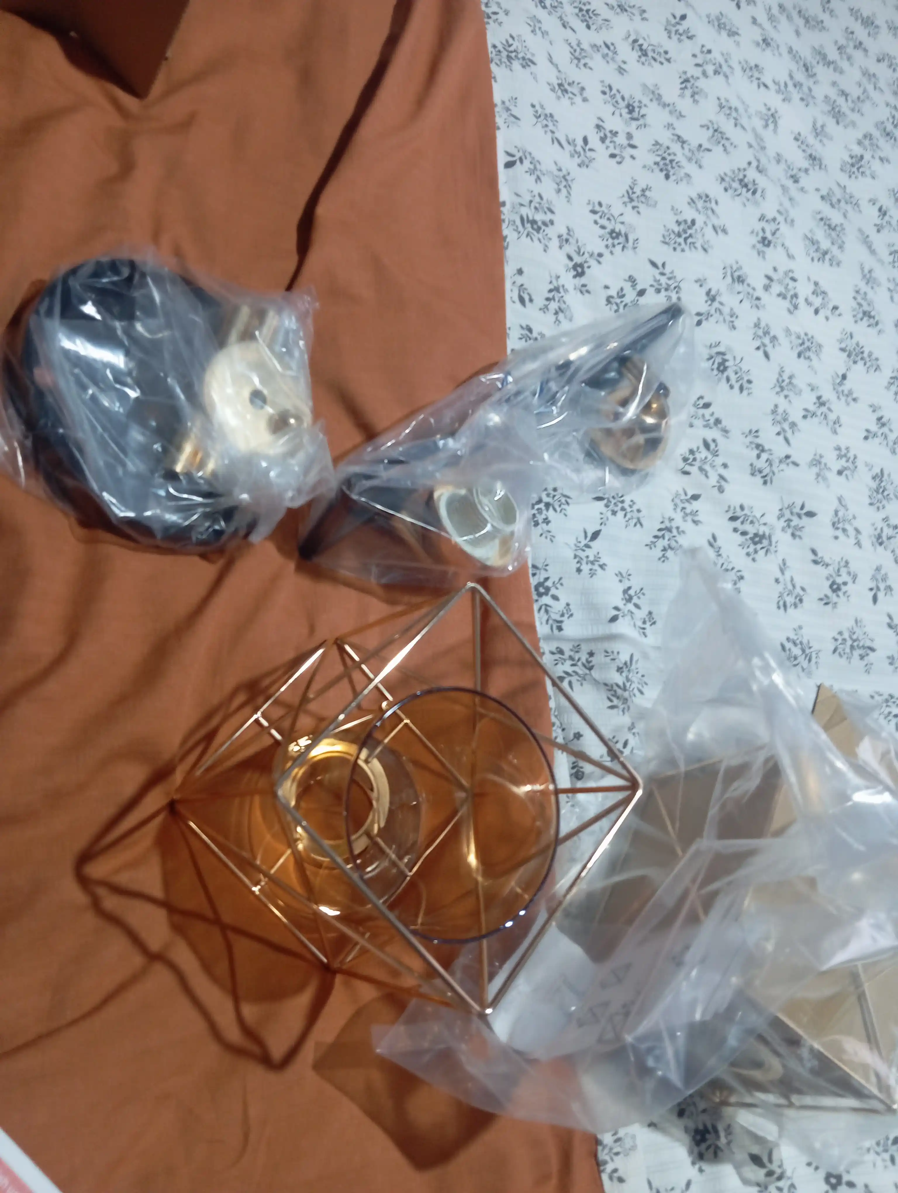 Lyustra buriluvchi plafonli, 3 xil o‘lchamda, oshxona va yotoqxona uchun, E27 patronli
