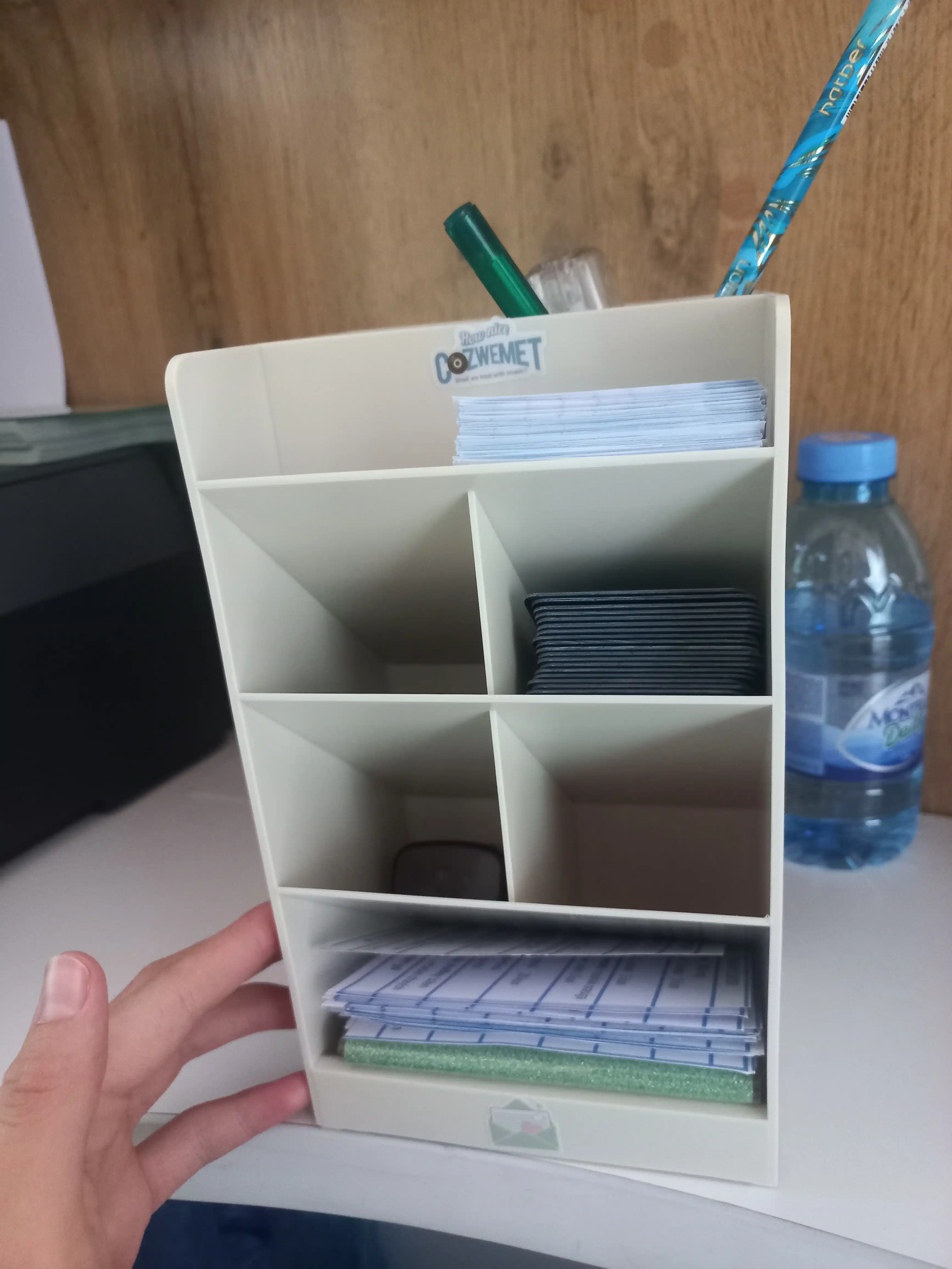 Ruchkalar, qalamlar va o'quv qurollari uchun stendli organayzer, Deli Pen Holder 8939