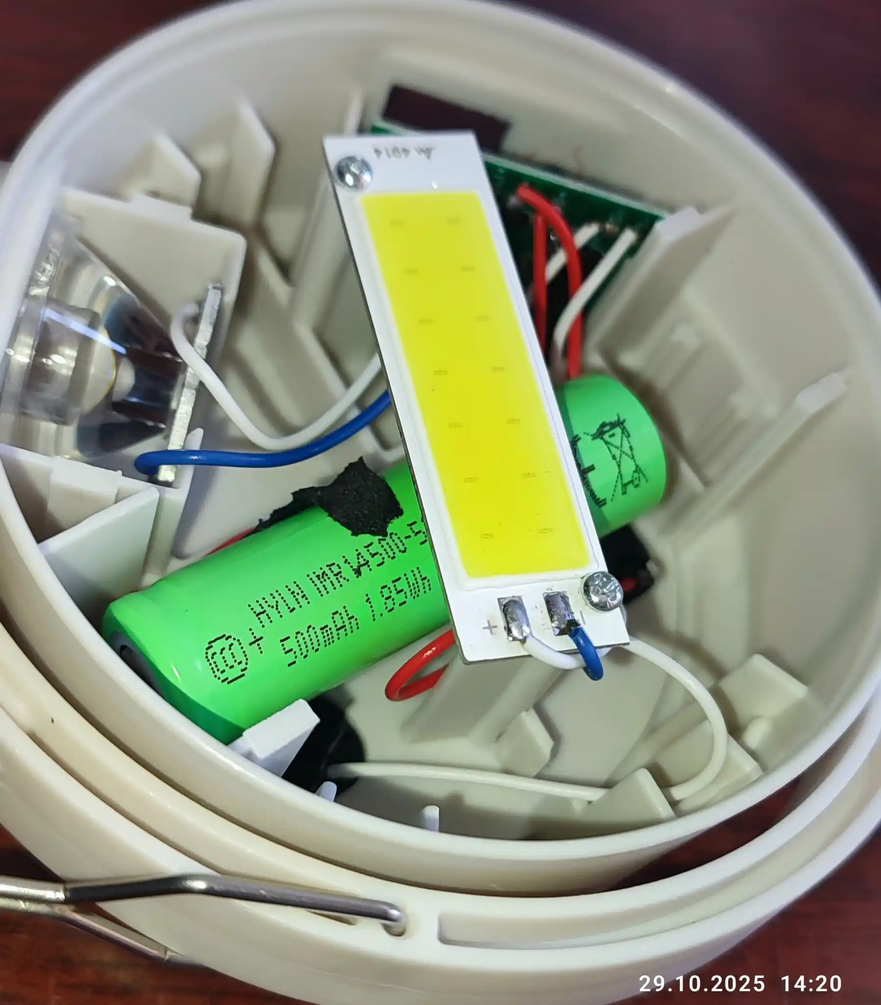 Переносной LED фонарь на солнечной энергии – зарядка от USB, Powerbank функция