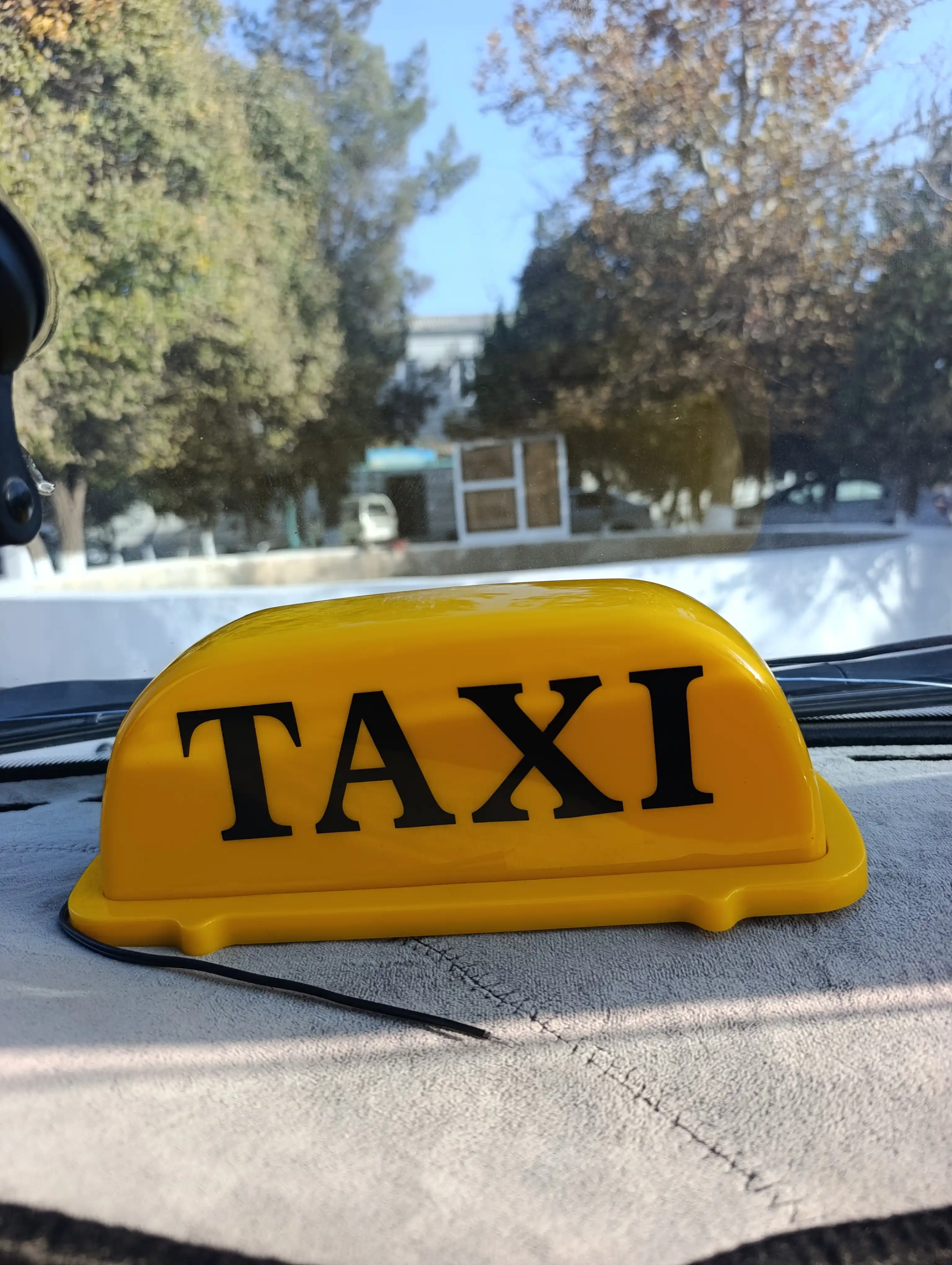 Belgi taxi, oq va sariq