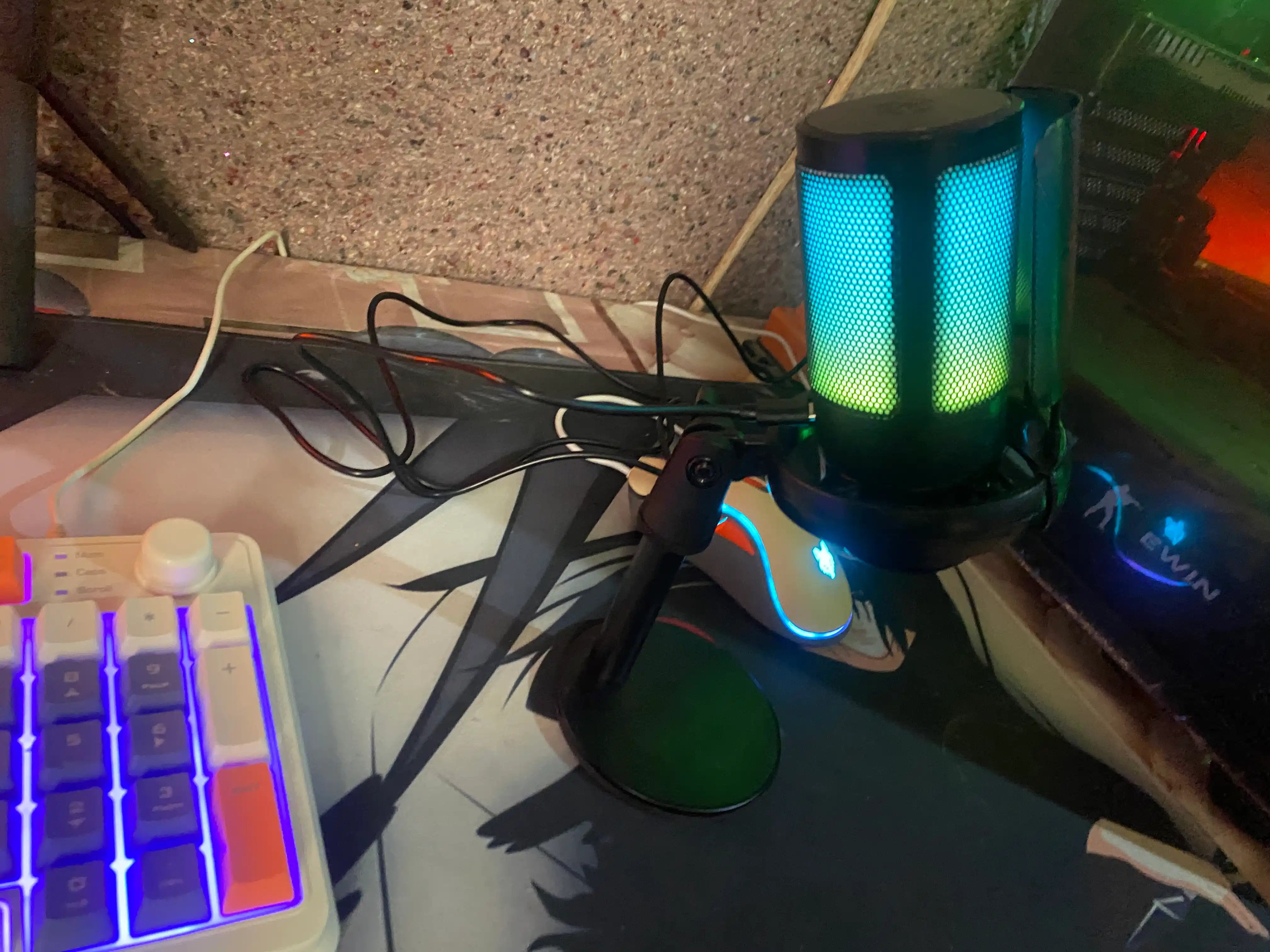 O'yin uchun kondensatorli RGB mikrofon ME6S, pop-filtr va stend bilan