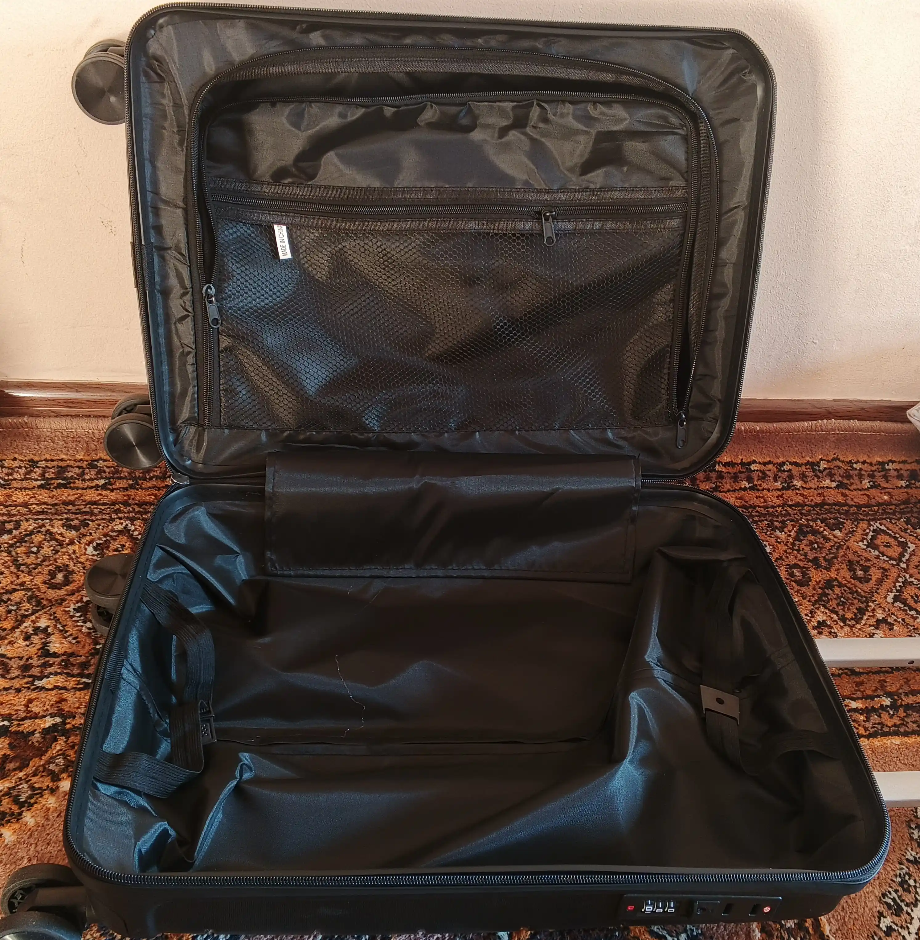 Sayohat chamadoni, polipropilendan, 360° g'ildiraklar