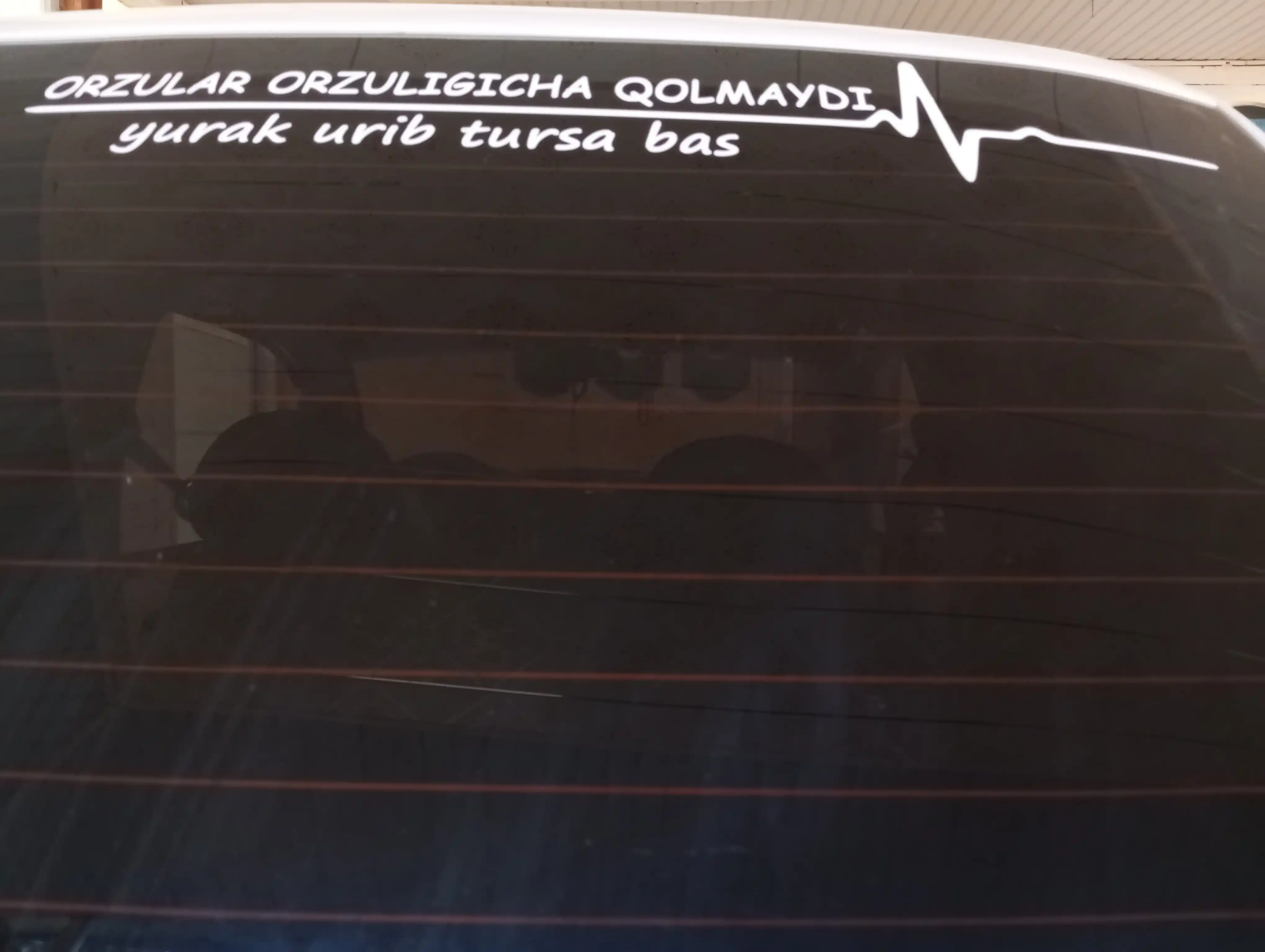 Наклейка на автомобиль "Орзулар орзулигича к'олмаyди"