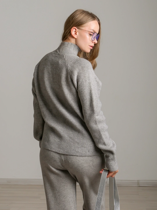 Джемпер с высоким горлом из мягкой пряжи стандартного размера