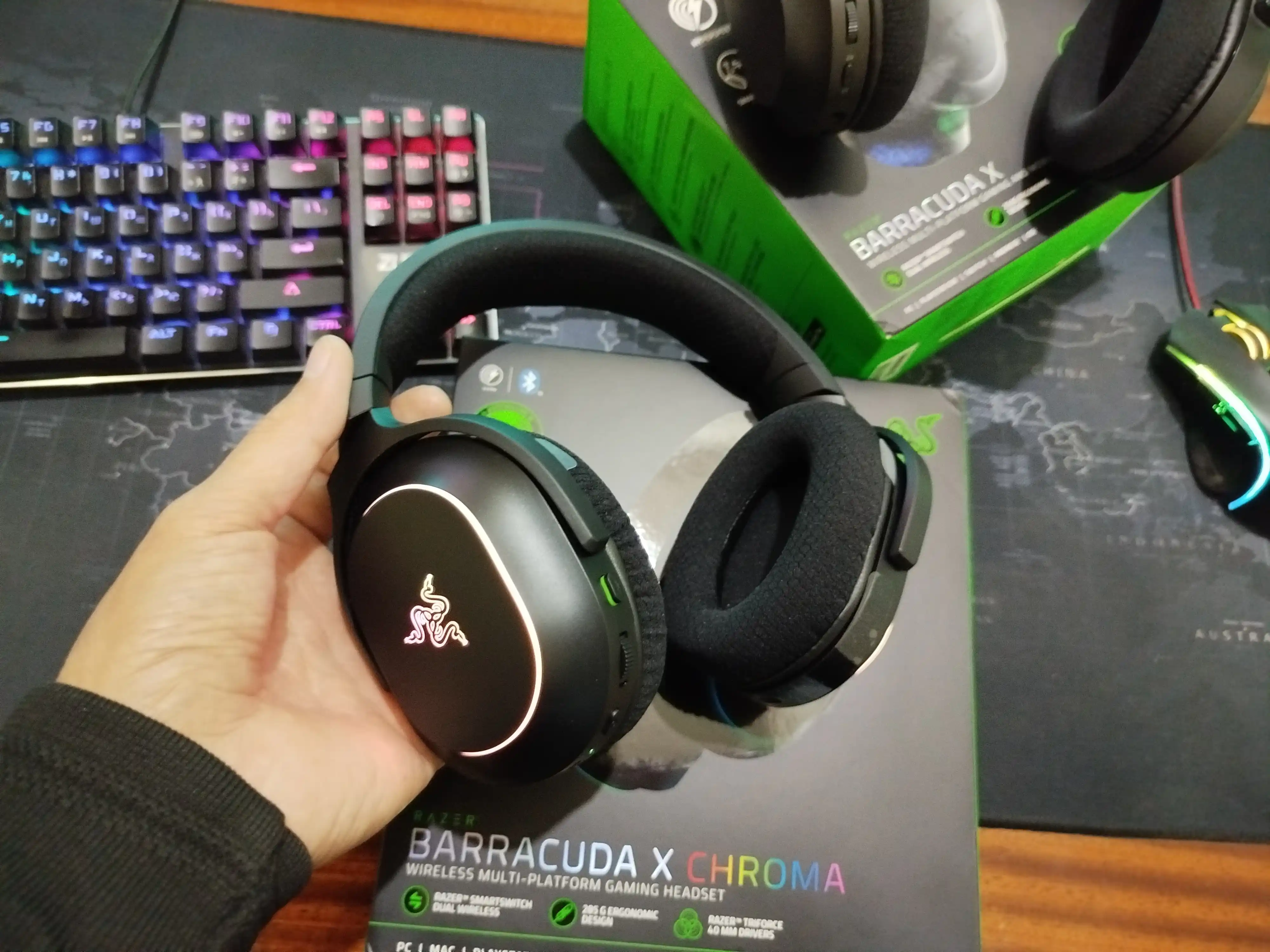 Razer Barracuda X Chroma simsiz o‘yin quloqchinlari, BT/WL, RGB, 70 soatgacha ishlaydi