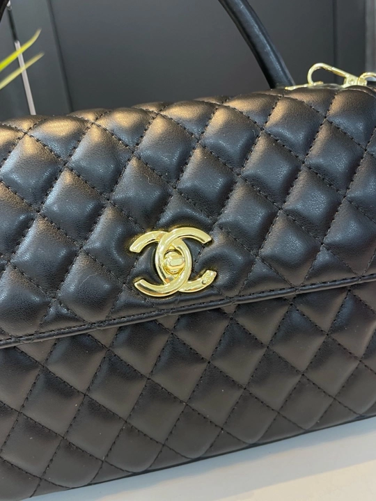 Ayollar sumkasi, Chanel