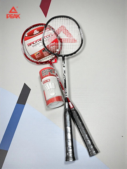 PEAK badminton to‘plami: 2 ta raketka, 3 ta volan va g‘ilof