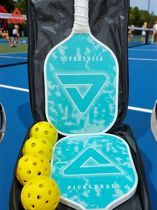 PEAK badminton to‘plami: 2 ta raketka, 3 ta volan va g‘ilof