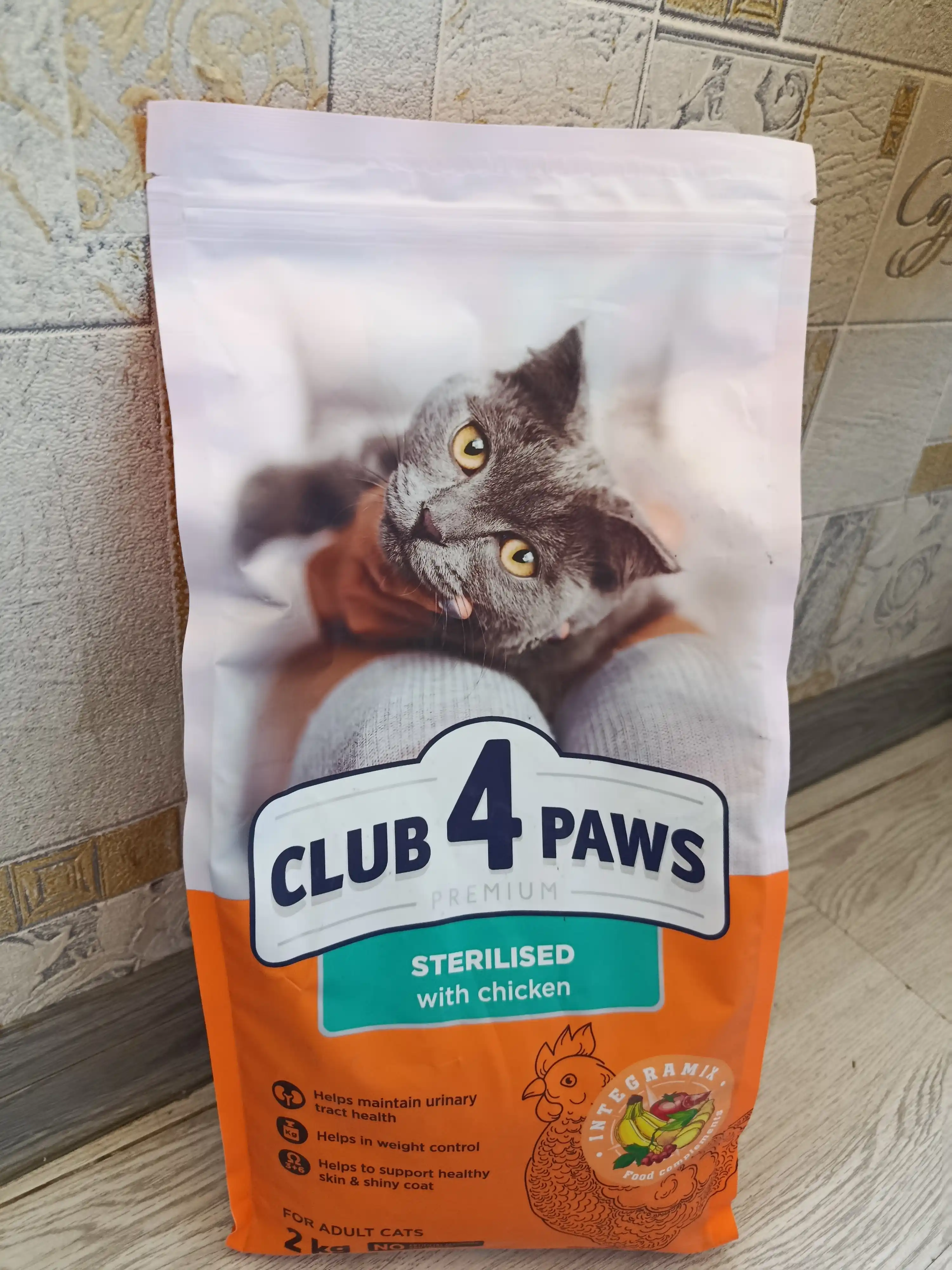 Club 4 Paws Sterilised mushuklar uchun quruq yem 2 kg