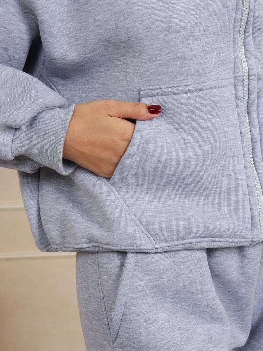 Ayollar uchun issiq trikotaj kostyum “COMFY CHILL” — fermuarlik svitshot va shim