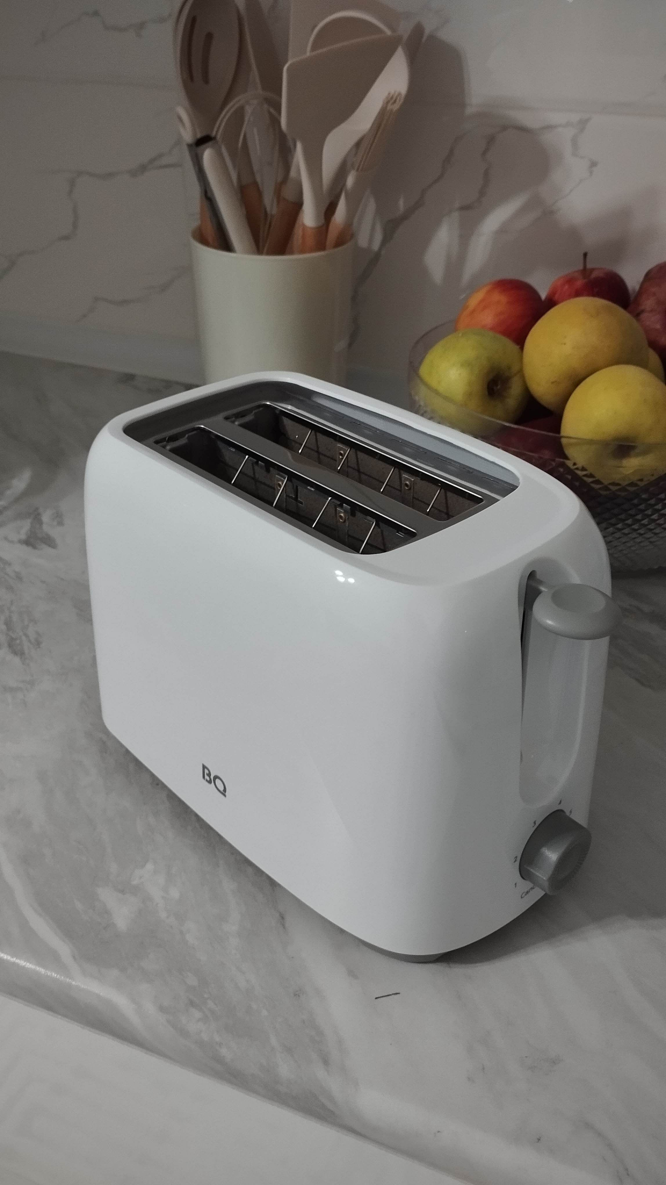 Тостер BQ T1007, мощность 700 Вт, 2 отсека, 6 степеней обжарки