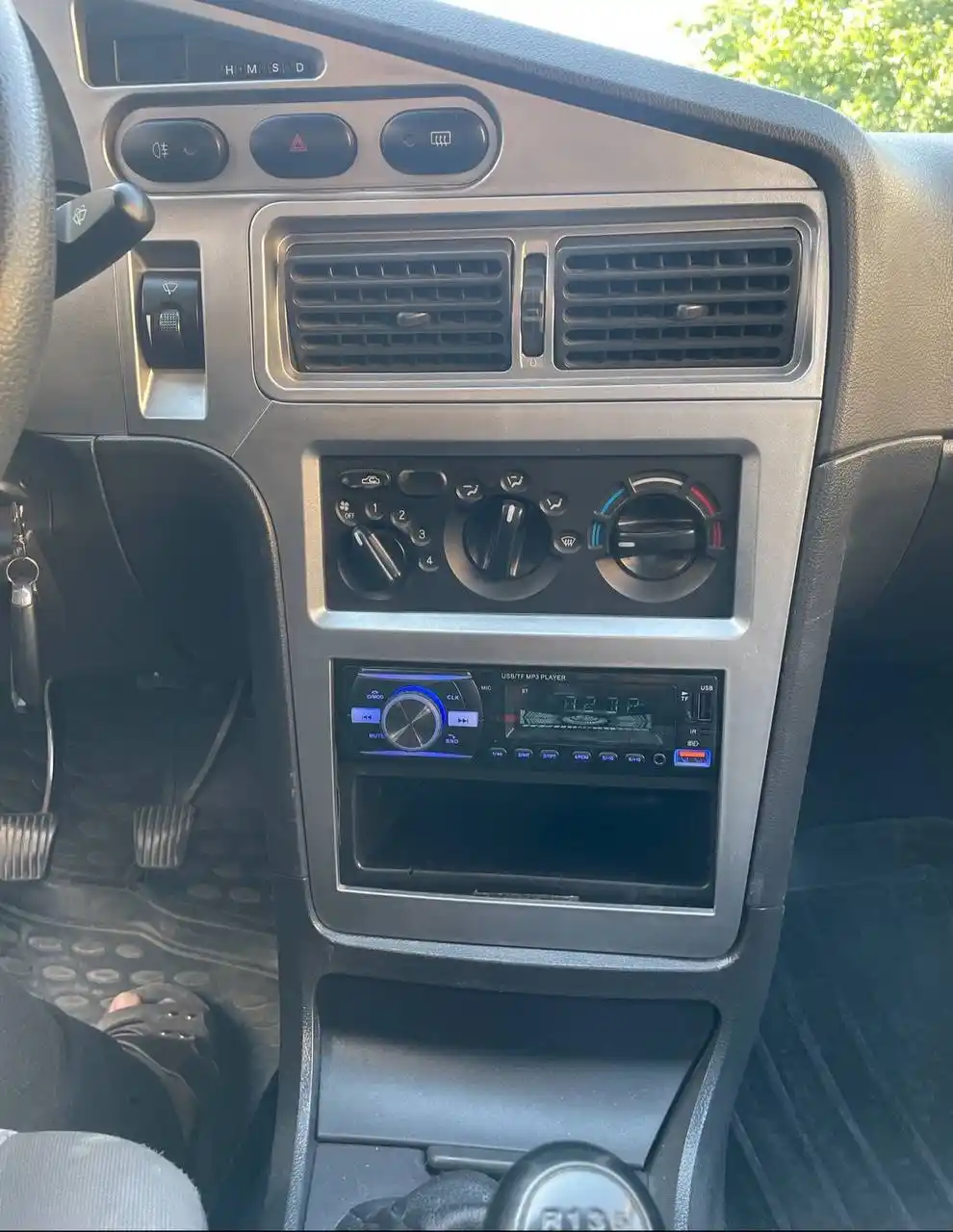 Pioneer avto magnitafon universal Blutus fleshka aux radio bor ovozi 63 gacham 12 volt