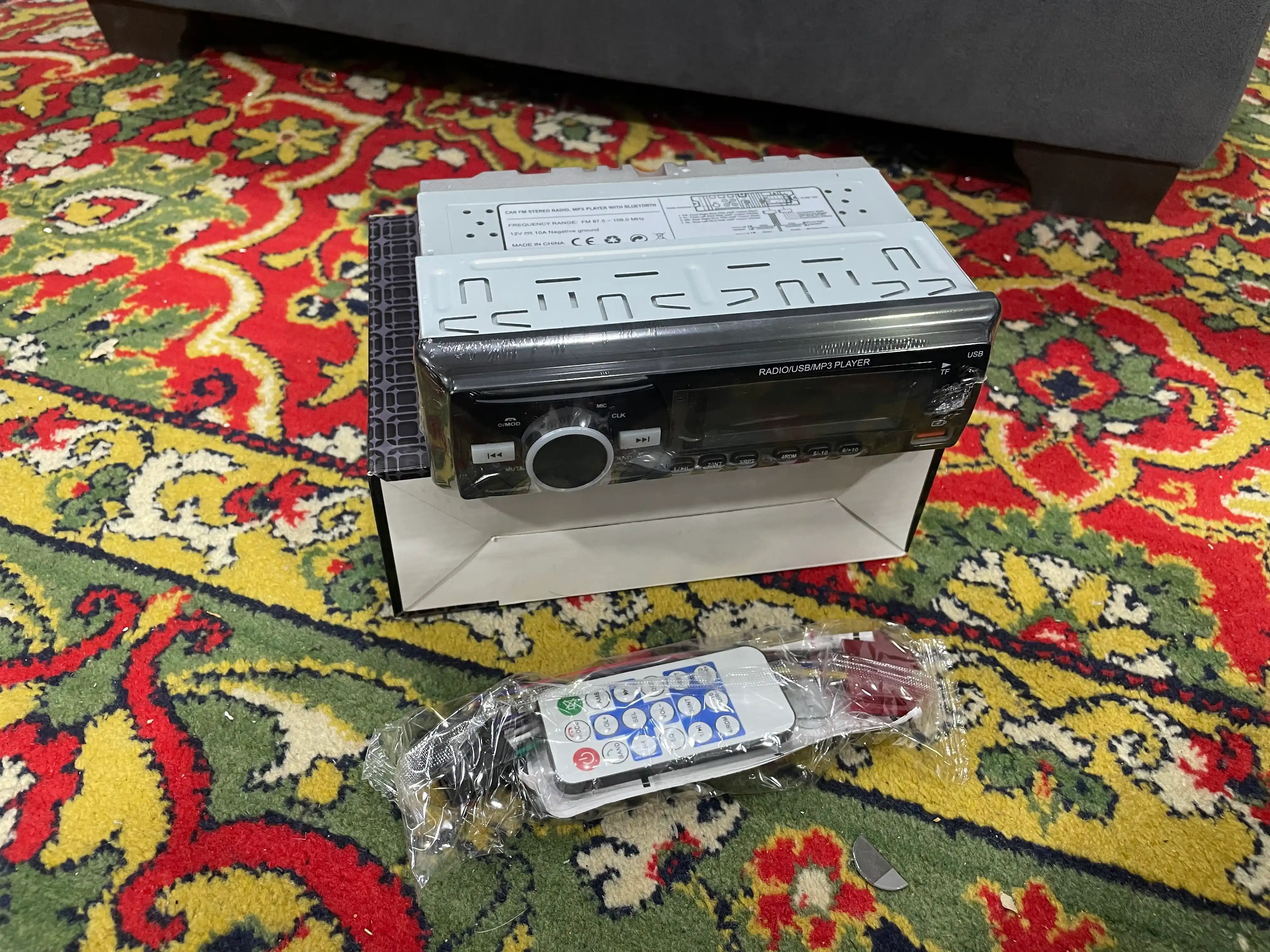 Pioneer avto magnitafon universal Blutus fleshka aux radio bor ovozi 63 gacham 12 volt