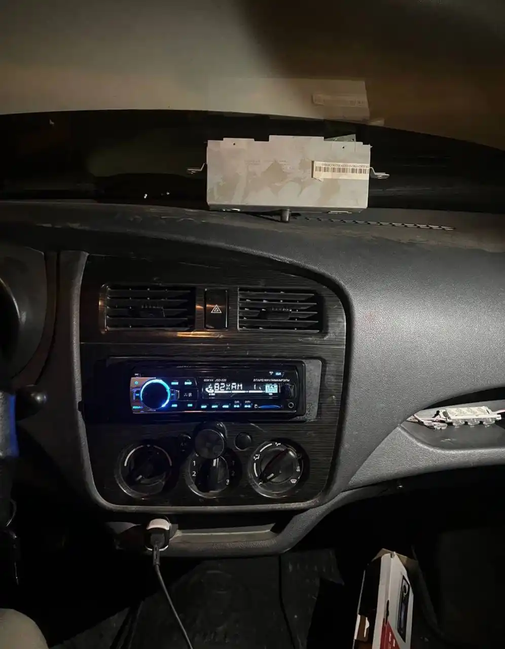Pioneer avto magnitafon universal Blutus fleshka aux radio bor ovozi 63 gacham 12 volt