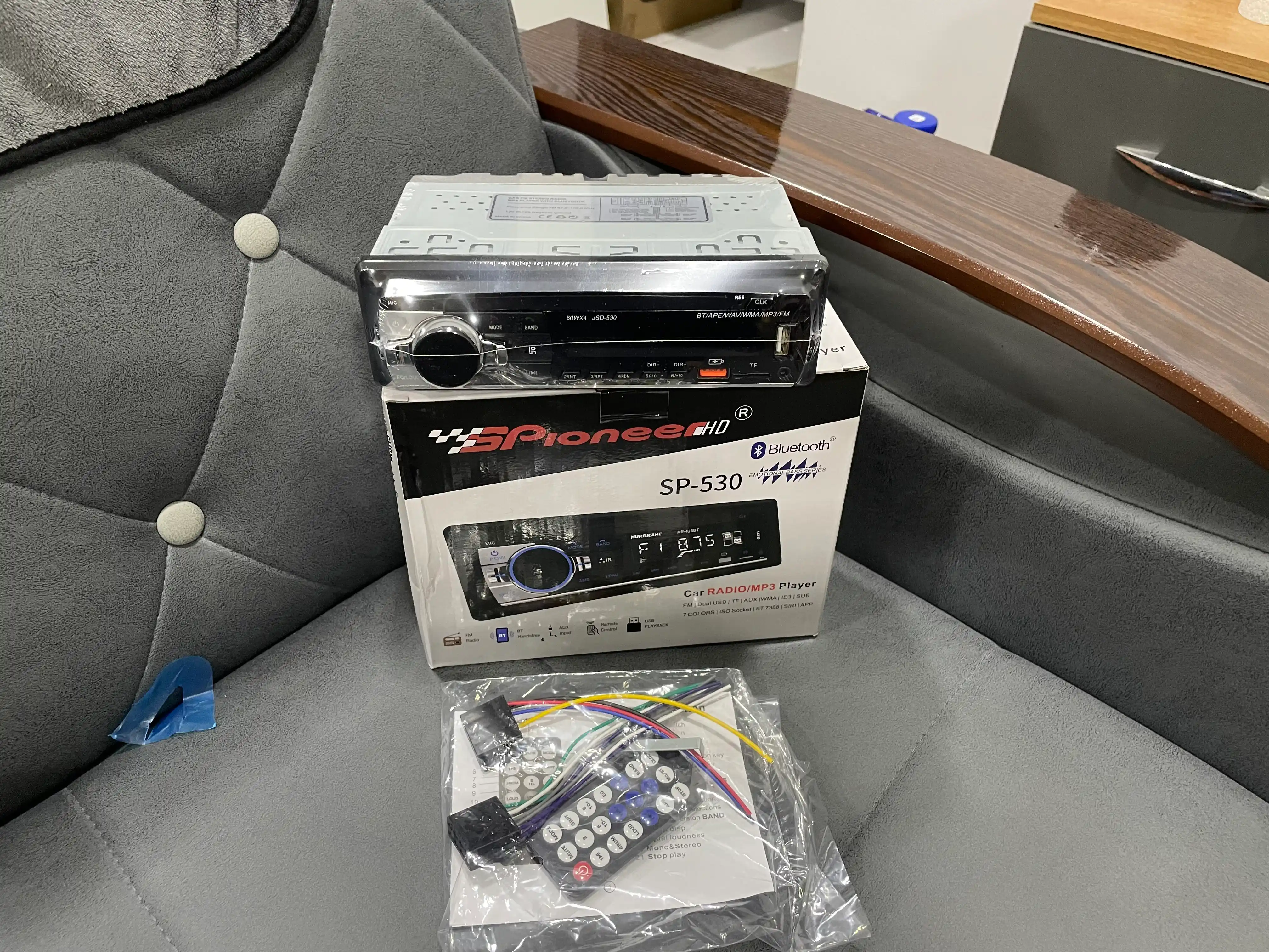 Pioneer avto magnitafon universal Blutus fleshka aux radio bor ovozi 63 gacham 12 volt