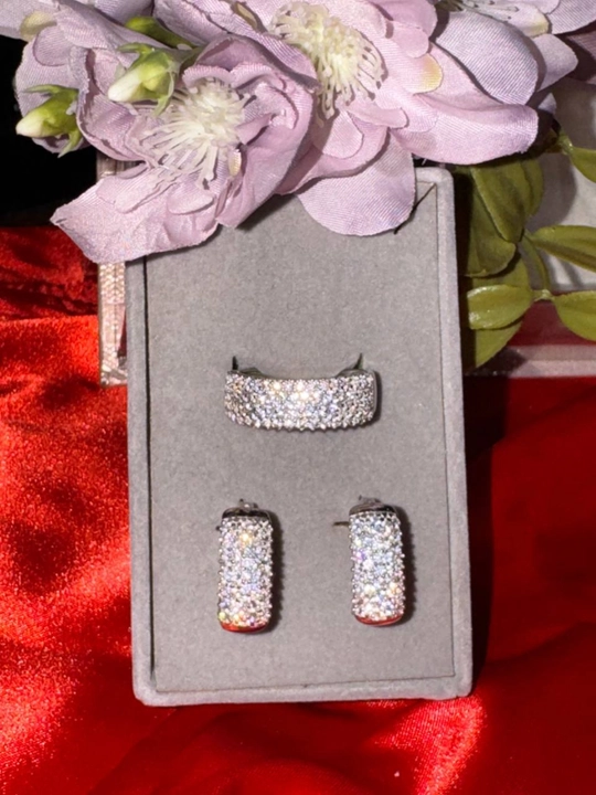 Silver Line Crystal Flow — элегантный комплект, созданный из сияния мелких фианитов