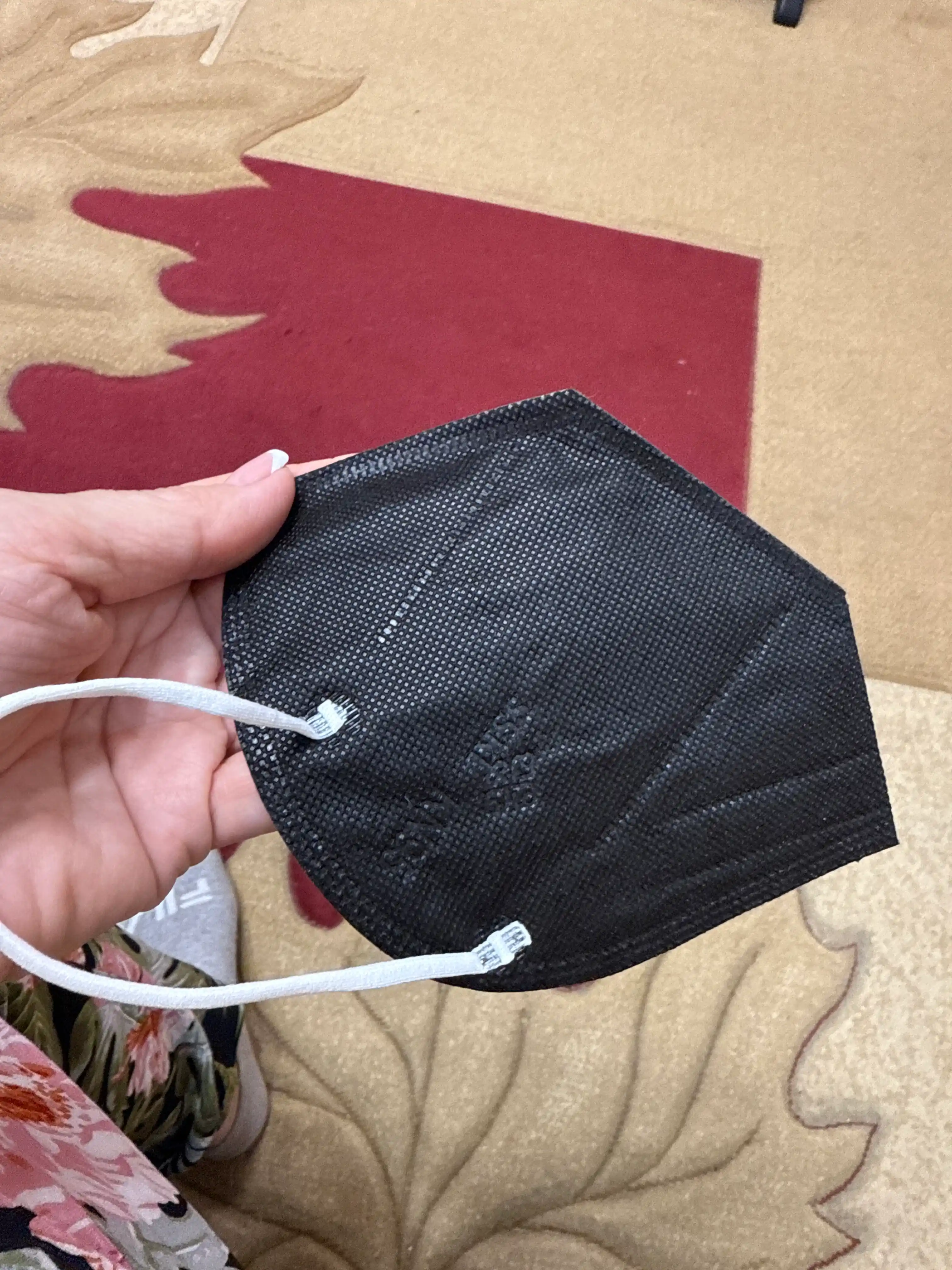 Tibbiy niqob, klapanli respirator KN 95