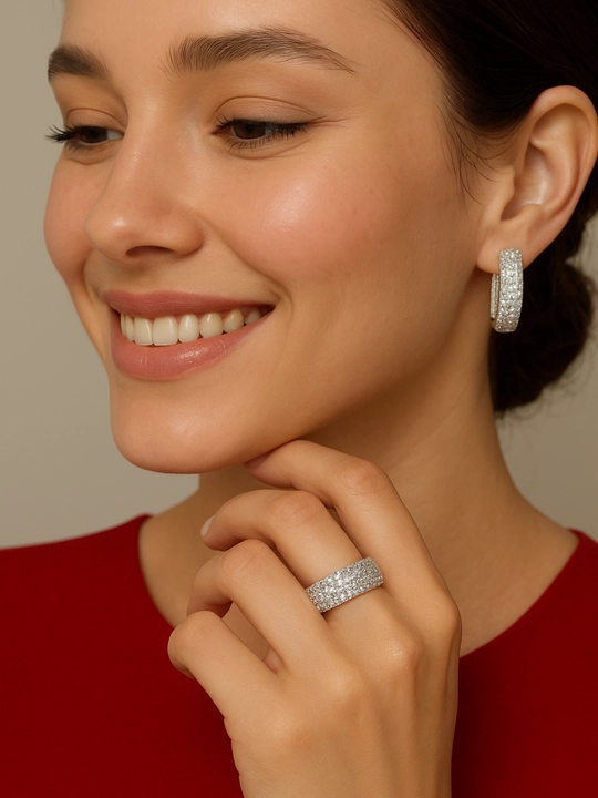 Silver Line Crystal Flow — элегантный комплект, созданный из сияния мелких фианитов