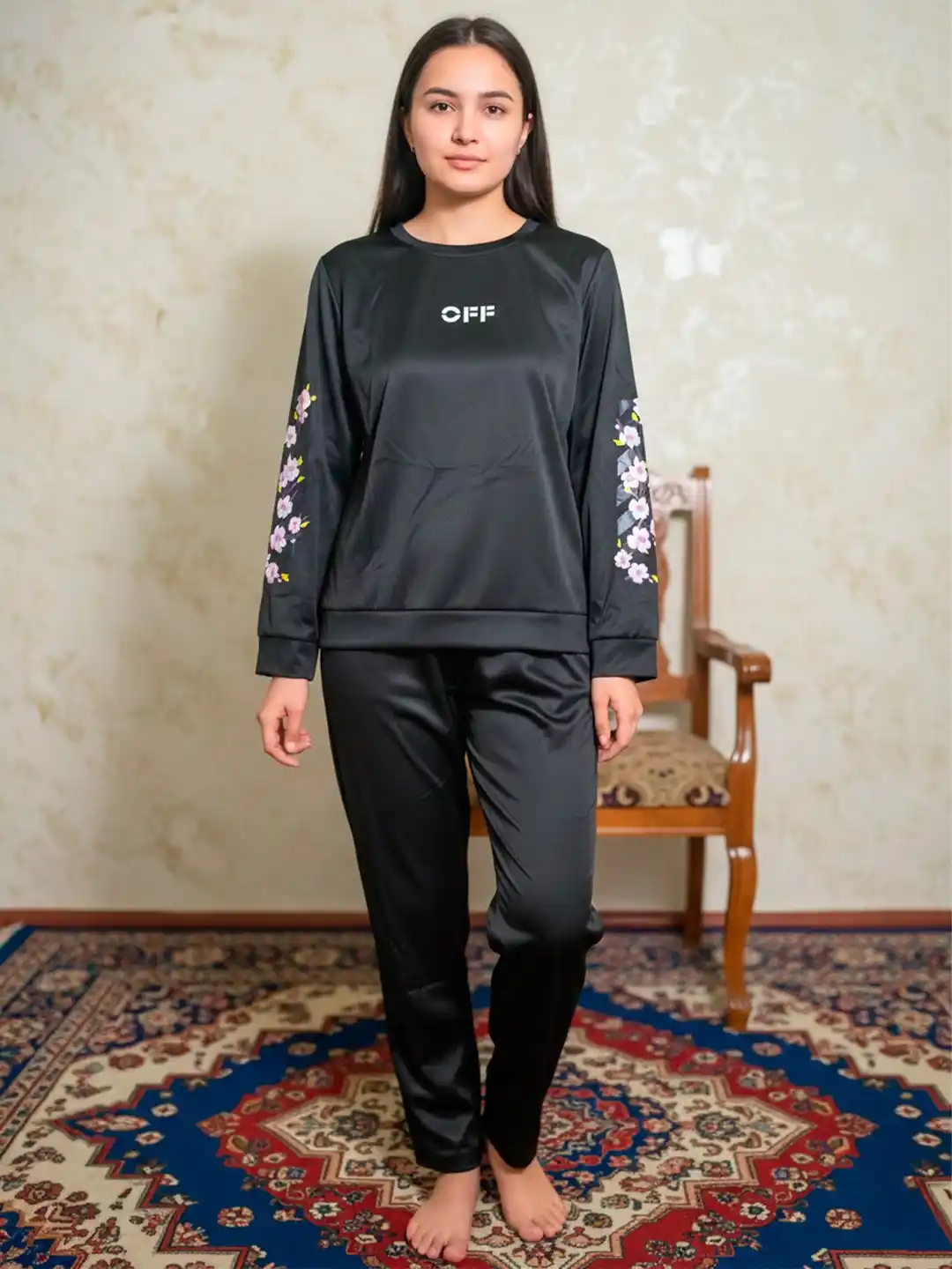 Ayollar sport kostyumi
