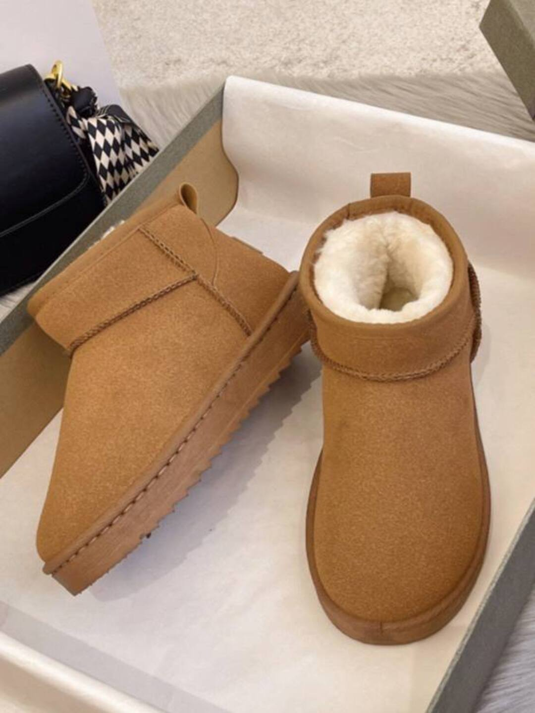 Lagerda qo‘l urayotgan bolaning videosi. Qin sharbati video