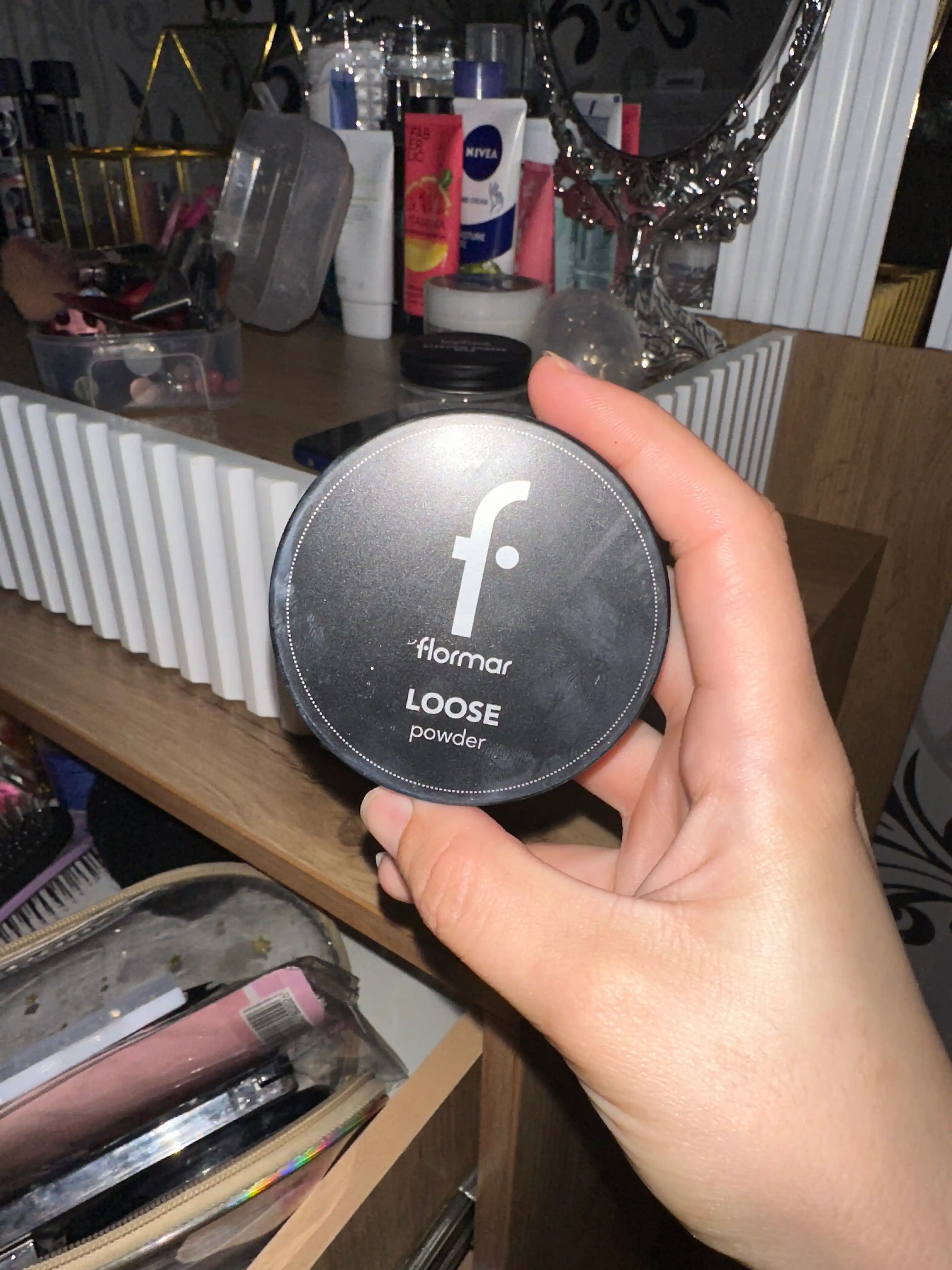 Sochiluvchan upa Flormar Loose Powder