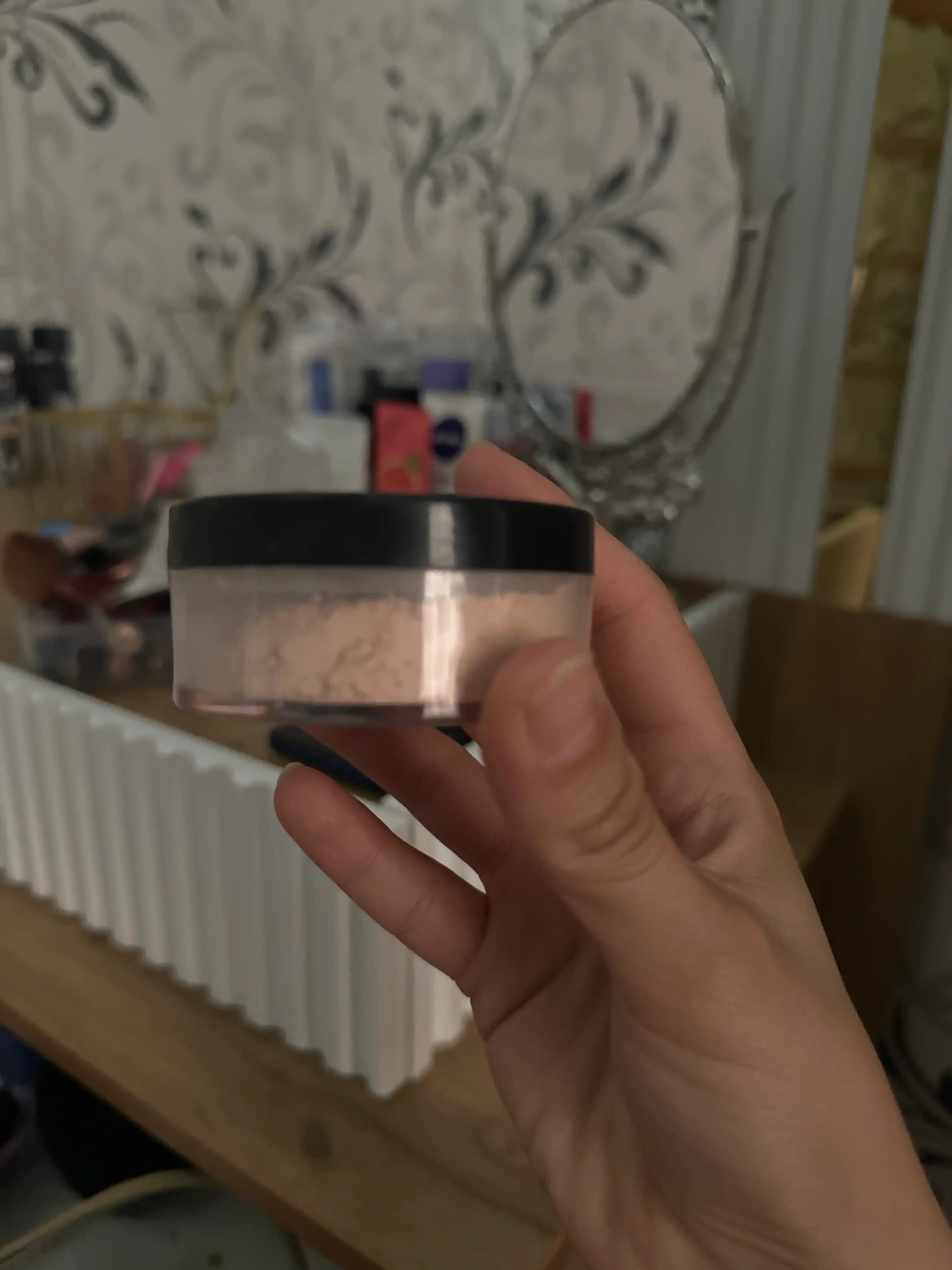 Sochiluvchan upa Flormar Loose Powder