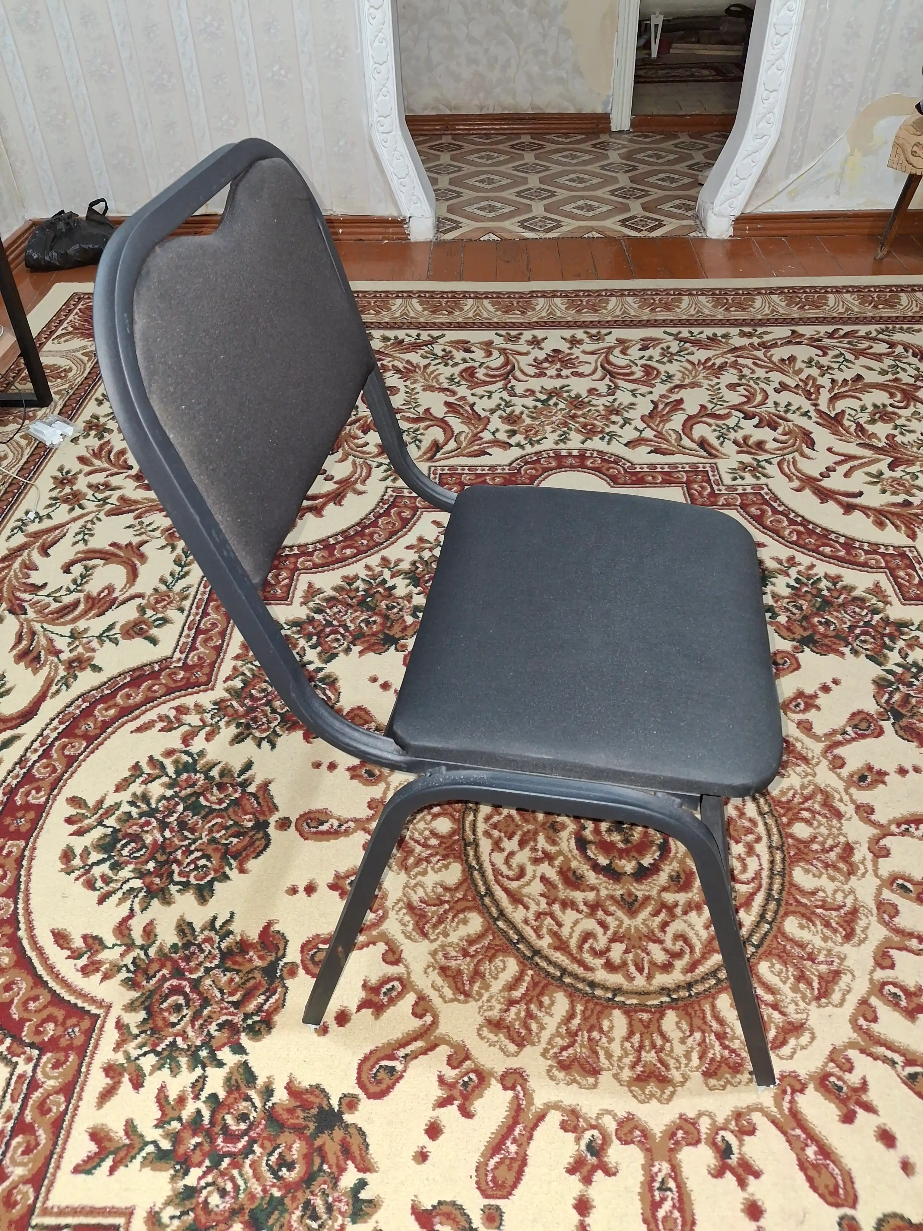 Turon stul, ofis, majlis zallari, ta'lim uchun, 200 kg gacha