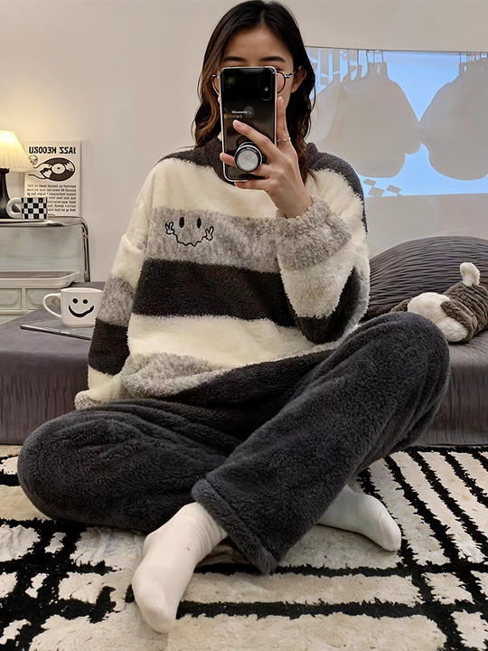 Ayollar uchun pijama tepa past - 