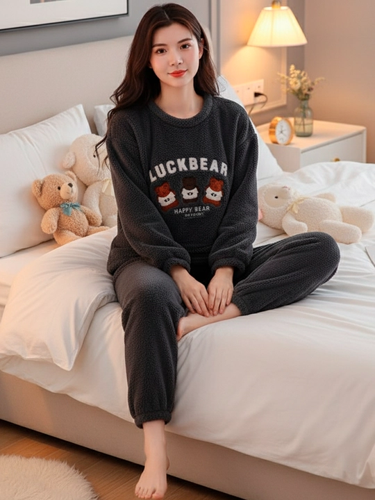 Ayollar momiq pijamasi