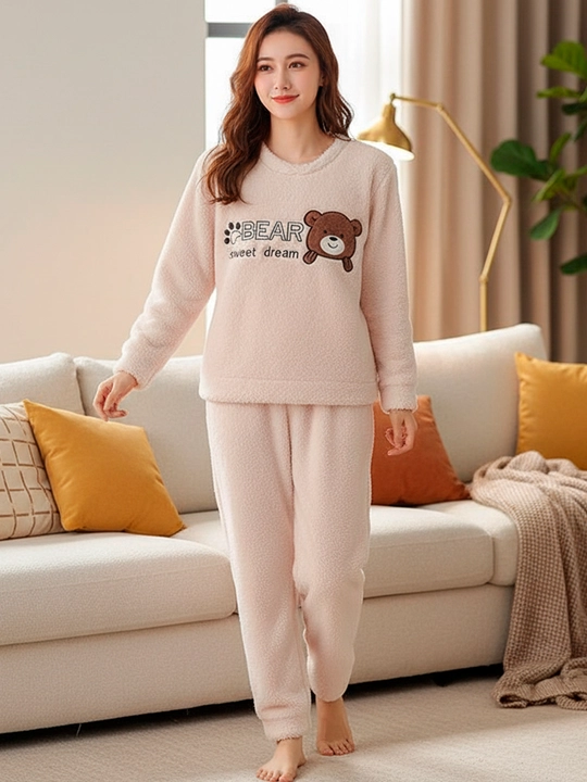 Ayollar momiq pijamasi