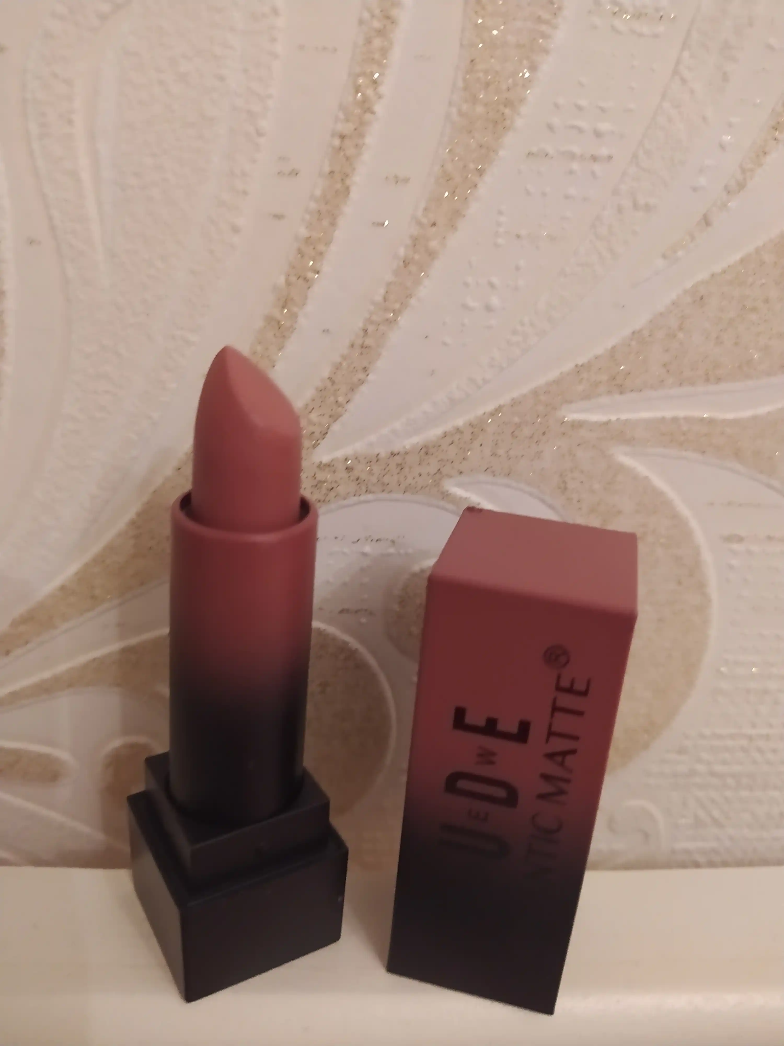 "NUDE" xira lab bo‘yog‘i