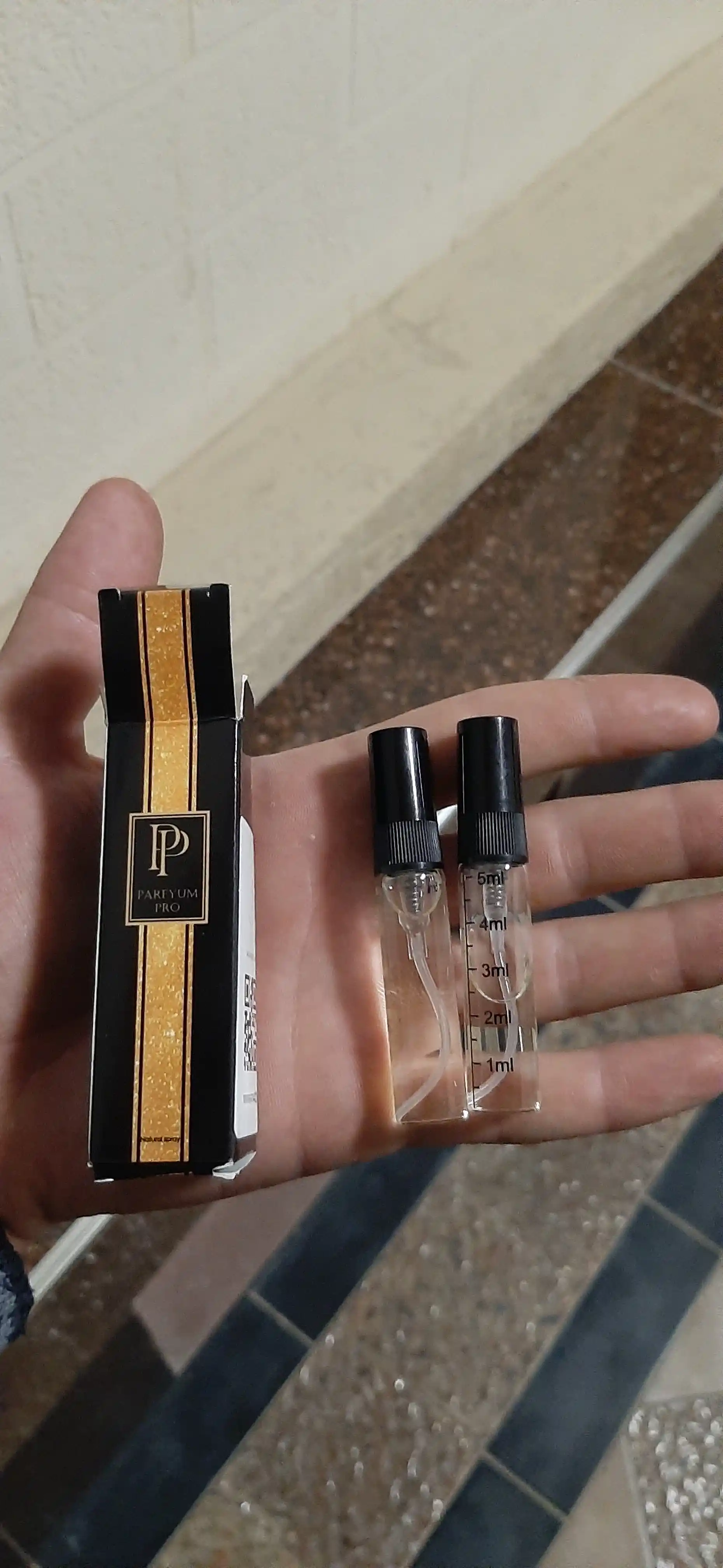 Lacoste Rouge erkaklar parfyumeriyasi, 3 ml, 5 ml, 10 ml, 20 ml
