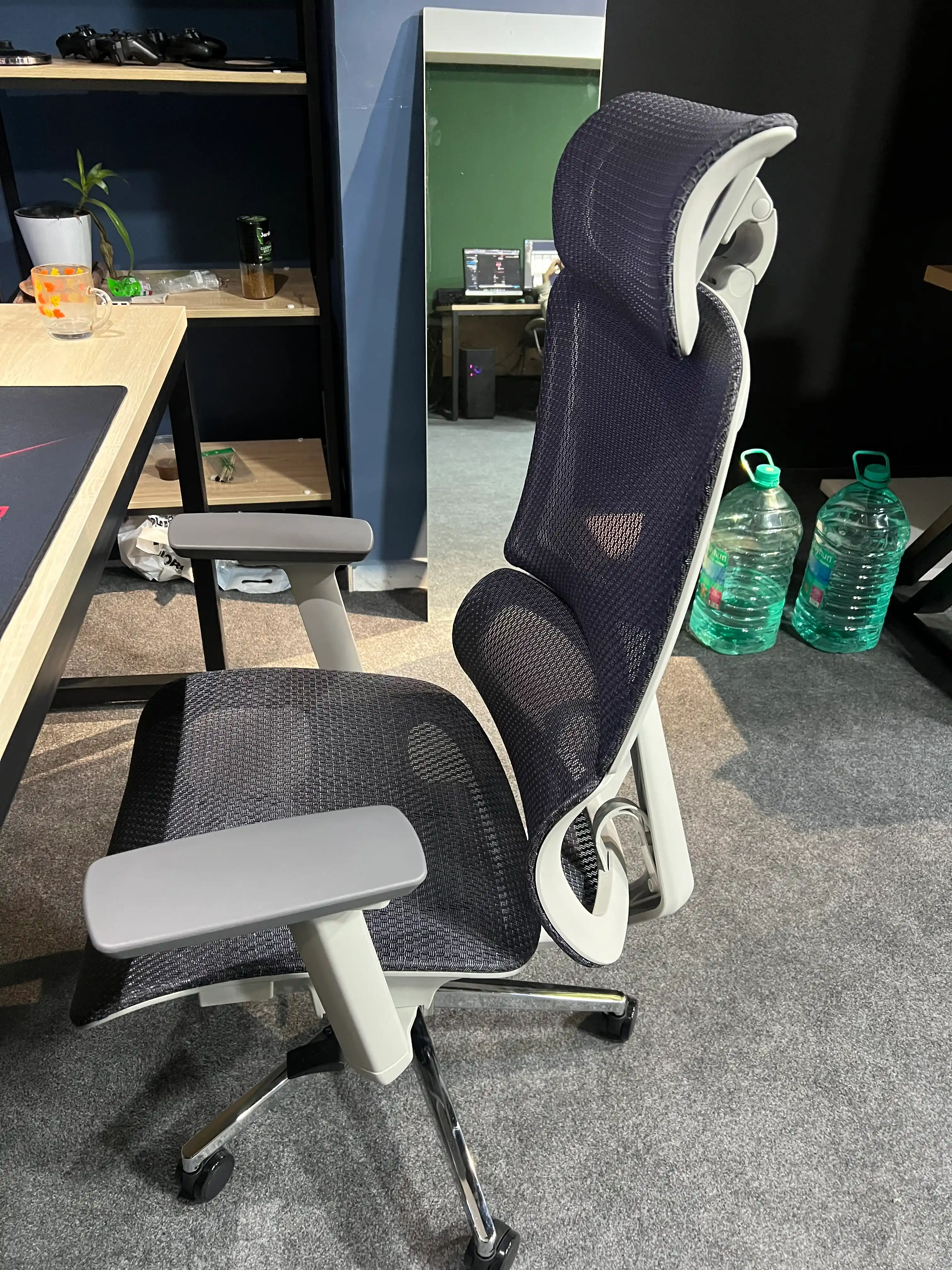 ERGO Air Pro HB Grey — ergonomik bosh suyanchiqli ofis kreslosi