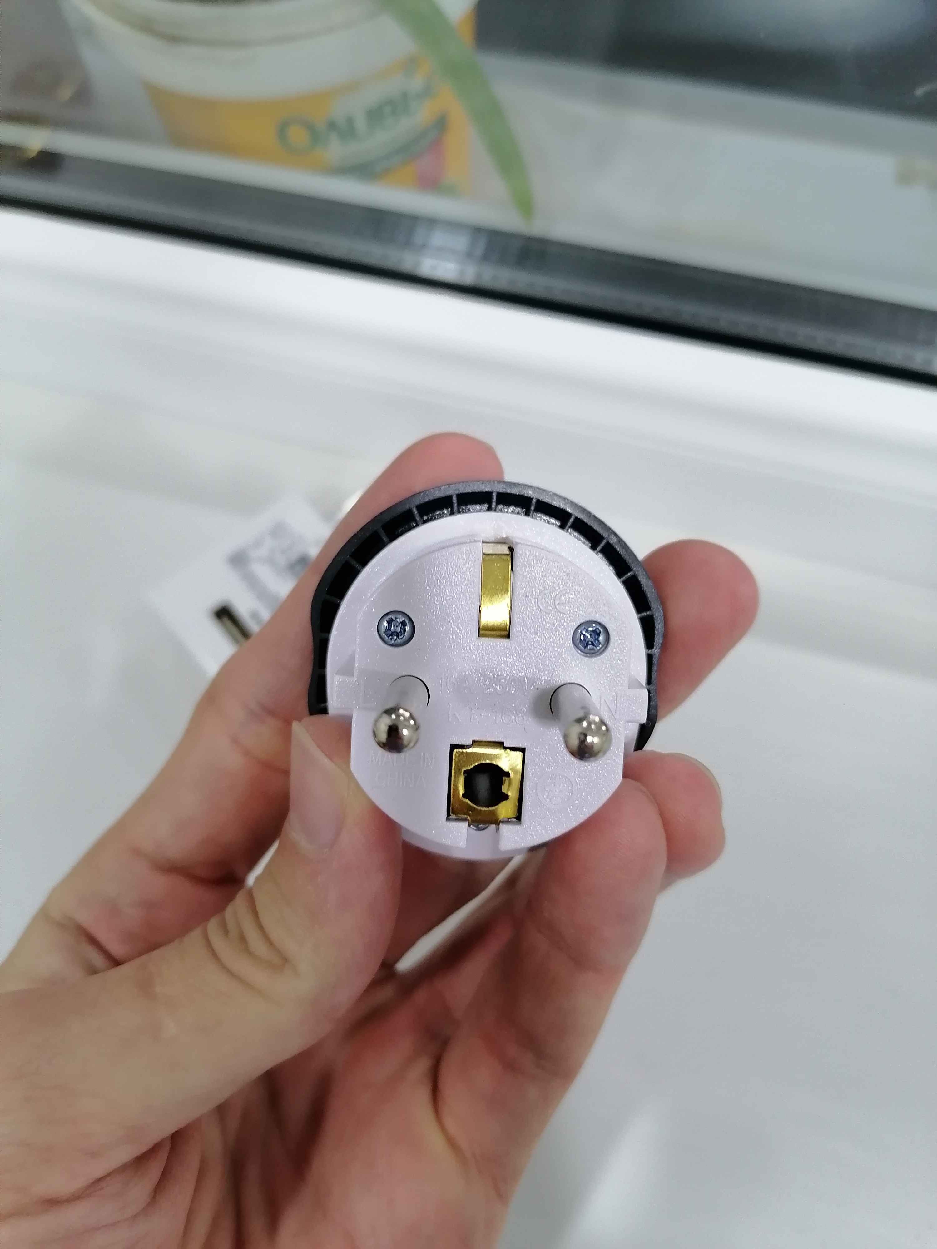 Evro va o'zbek rozetkalari uchun, universal adapter Merkan KT 168, terminator, 16 A