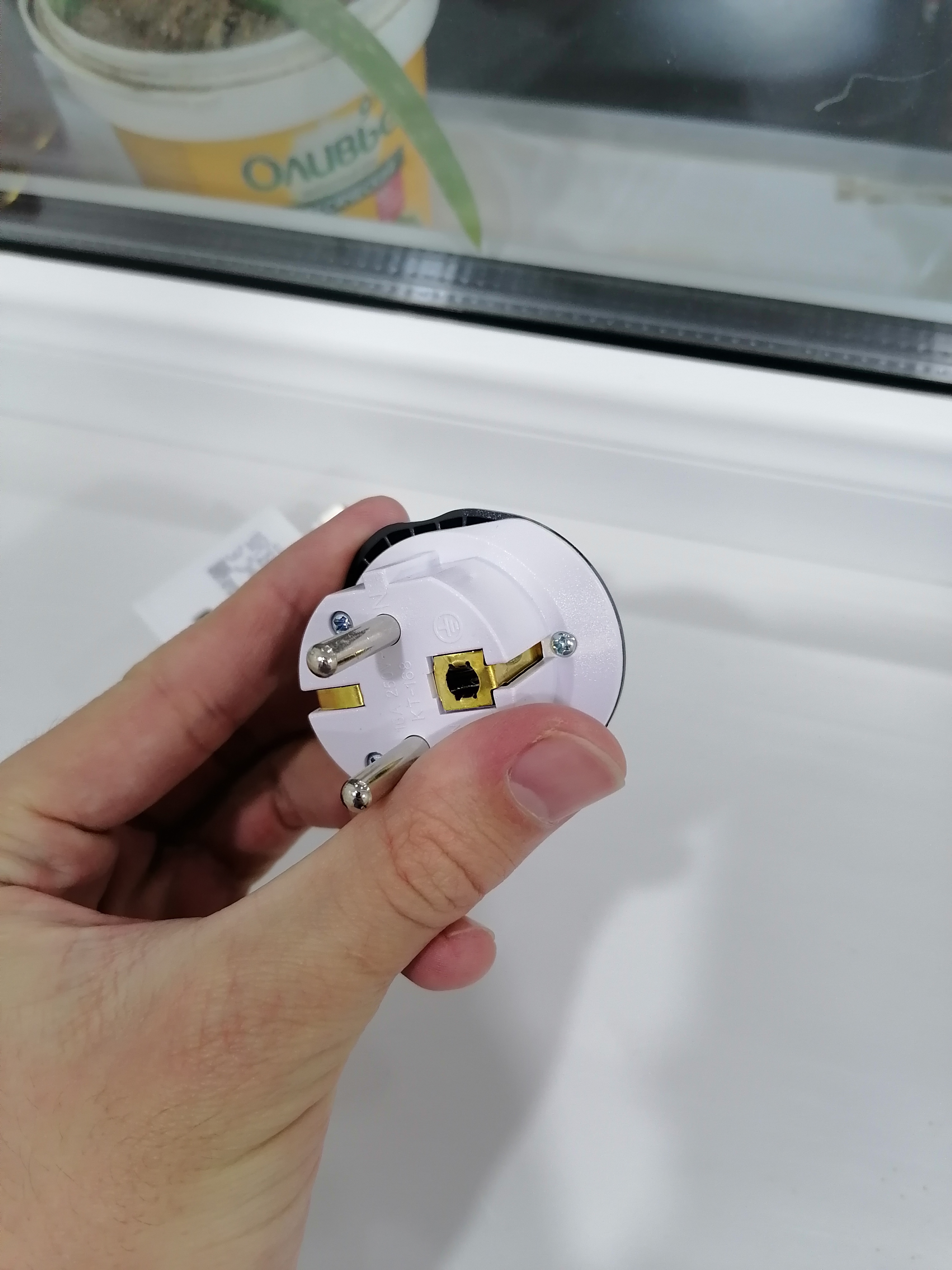 Evro va o'zbek rozetkalari uchun, universal adapter Merkan KT 168, terminator, 16 A