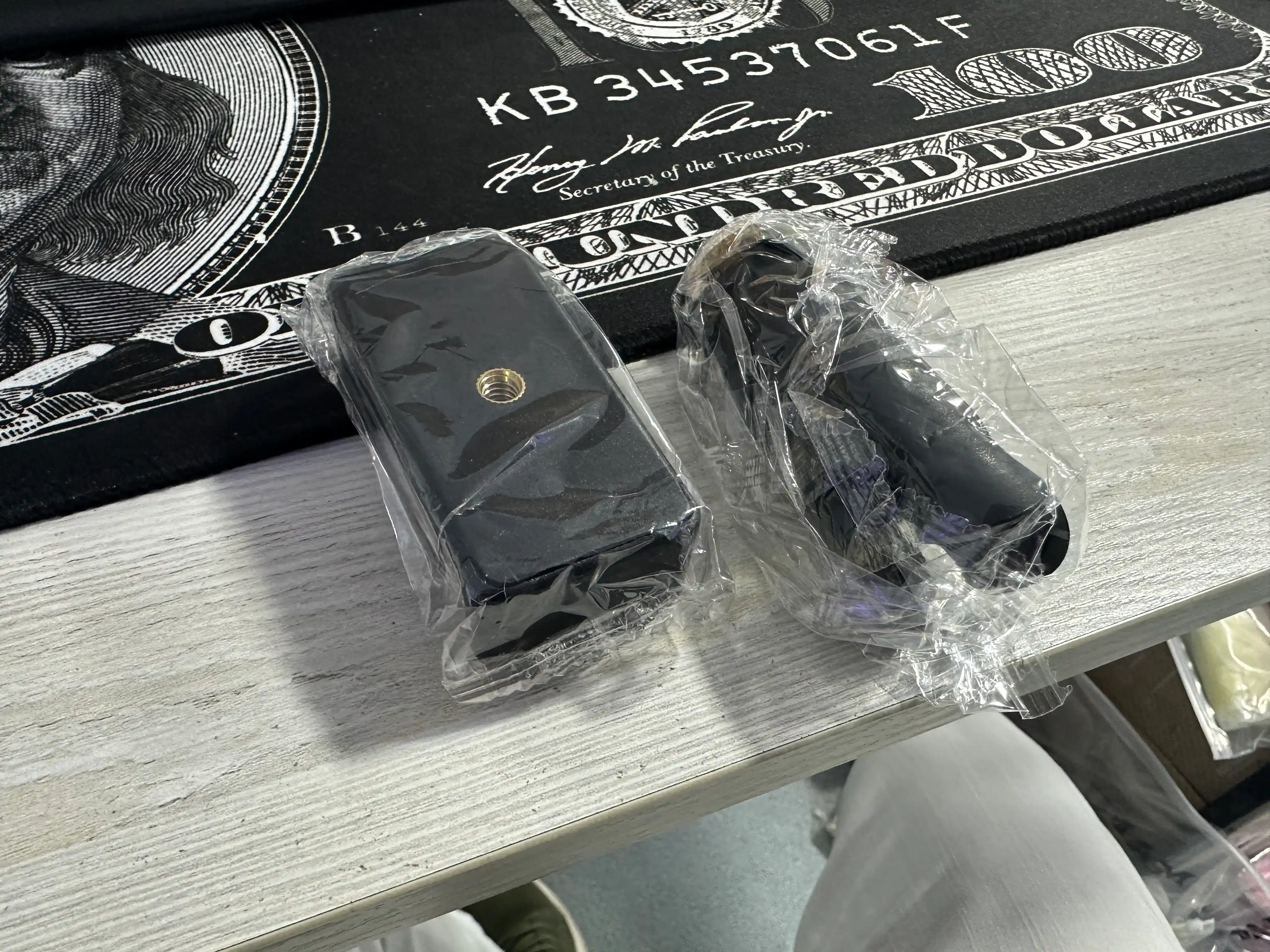 Stativ-stabilizator, smartfon, kamera va videoga olish uchun stol va qo‘l tripodlari