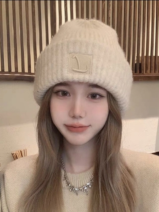 Женская шапка — тёплая, мягкая, в стиле «beanie»