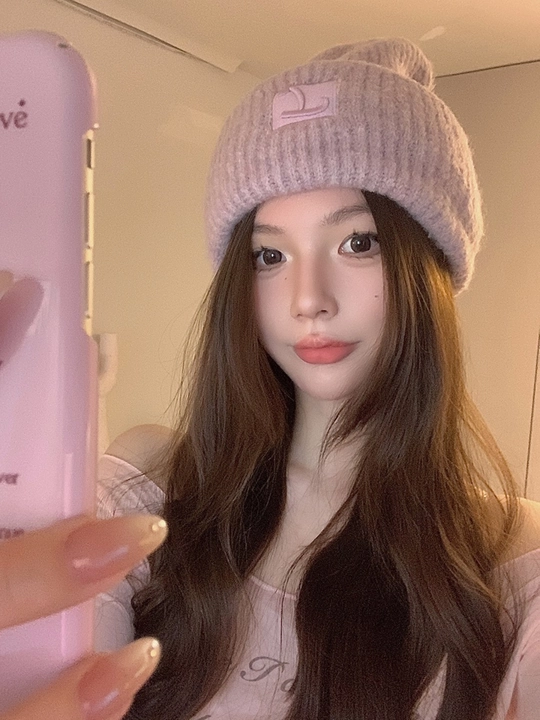 Женская шапка — тёплая, мягкая, в стиле «beanie»