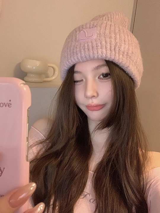 Женская шапка — тёплая, мягкая, в стиле «beanie»