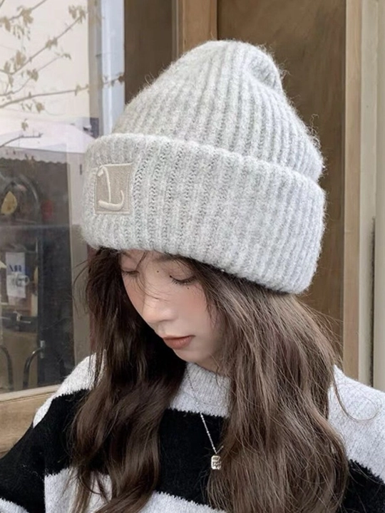 Женская шапка — тёплая, мягкая, в стиле «beanie»