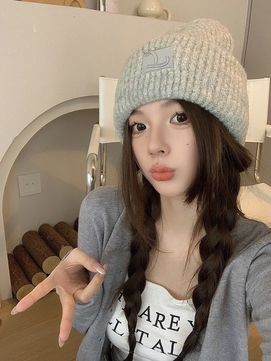 Женская шапка — тёплая, мягкая, в стиле «beanie»