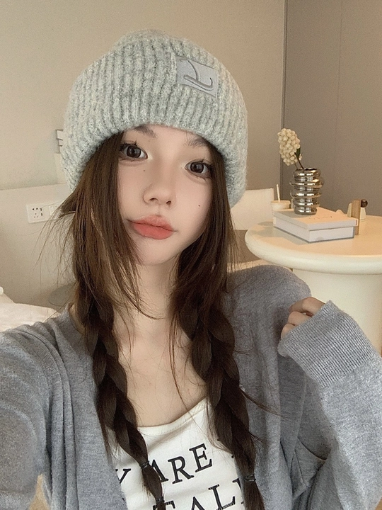 Женская шапка — тёплая, мягкая, в стиле «beanie»