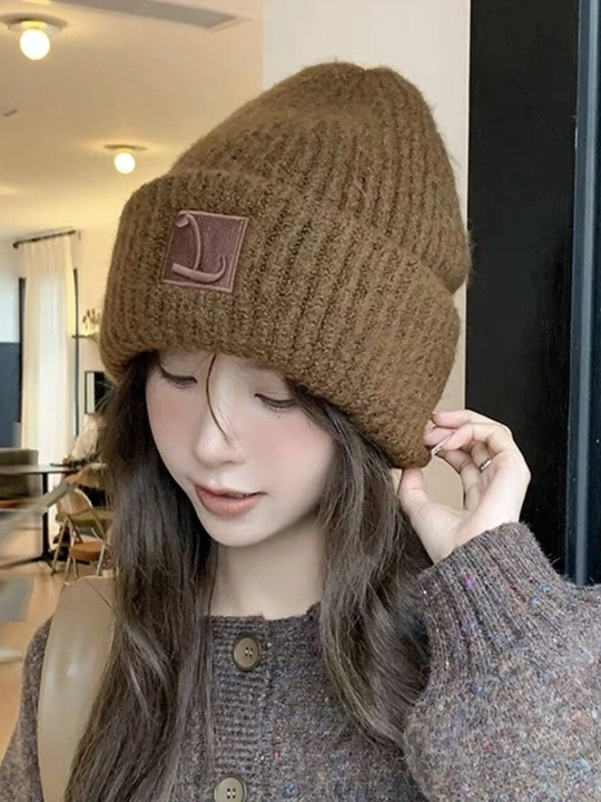 Женская шапка — тёплая, мягкая, в стиле «beanie»