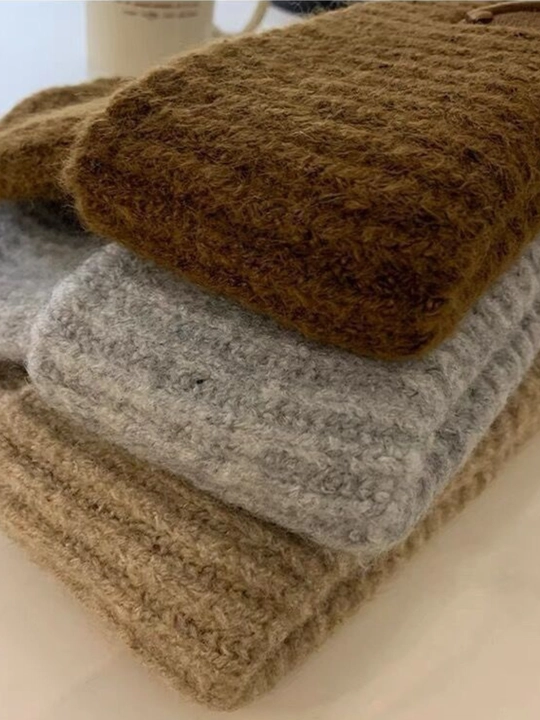 Женская шапка — тёплая, мягкая, в стиле «beanie»